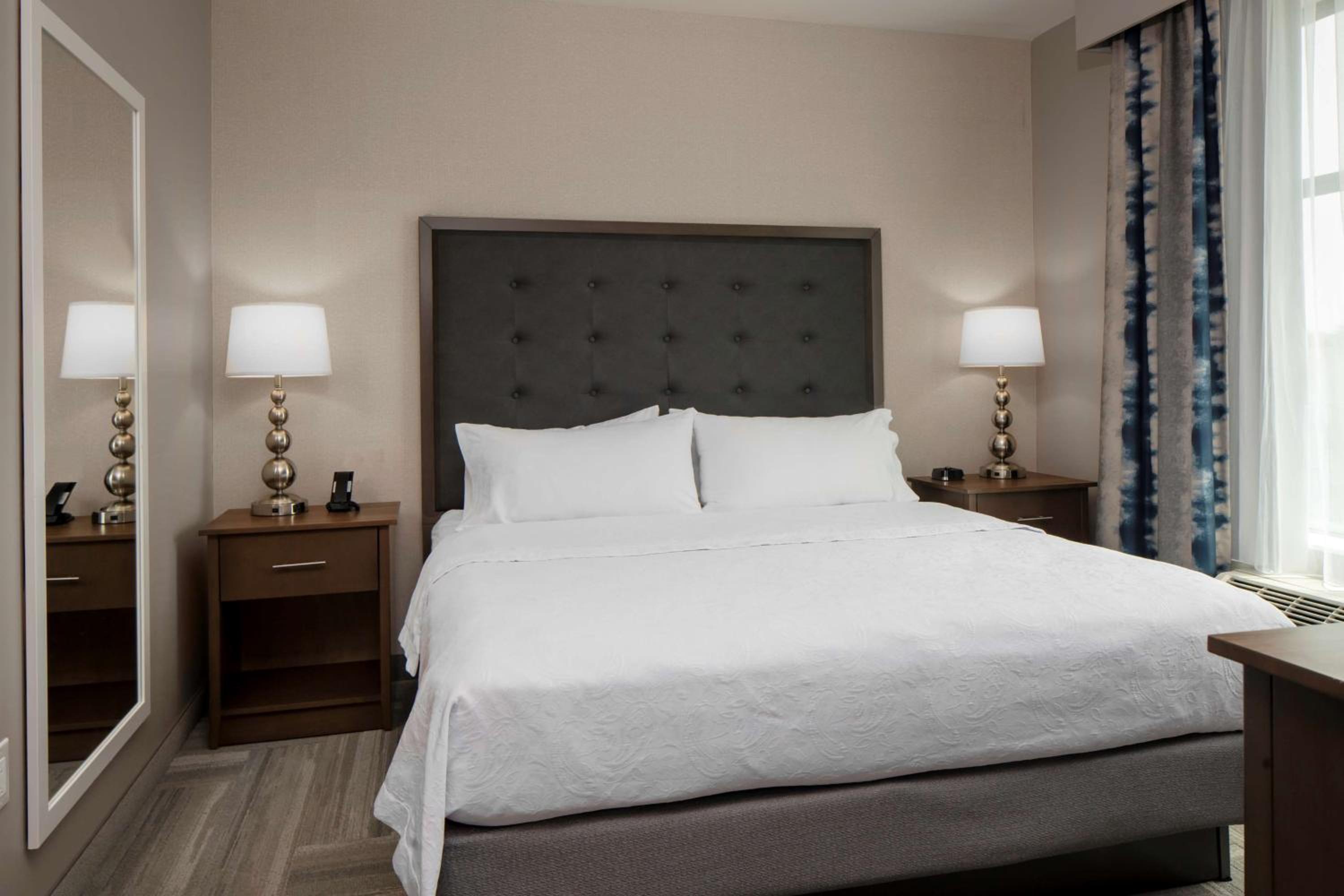 One-Bedroom King Suite - Non-Smoking - Photo 1