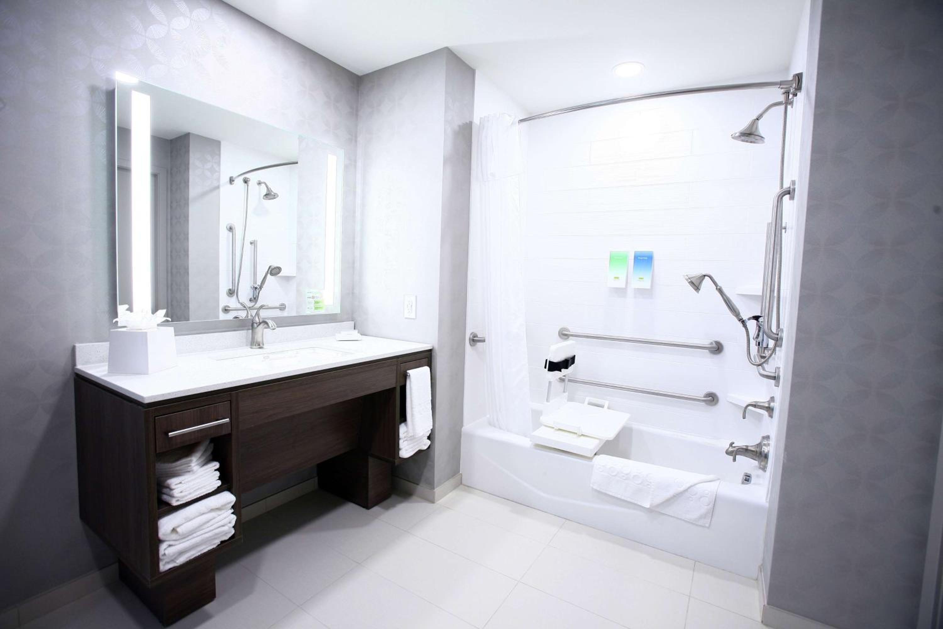 King Studio Suite - Mobility Access/Non-Smoking - Photo 3