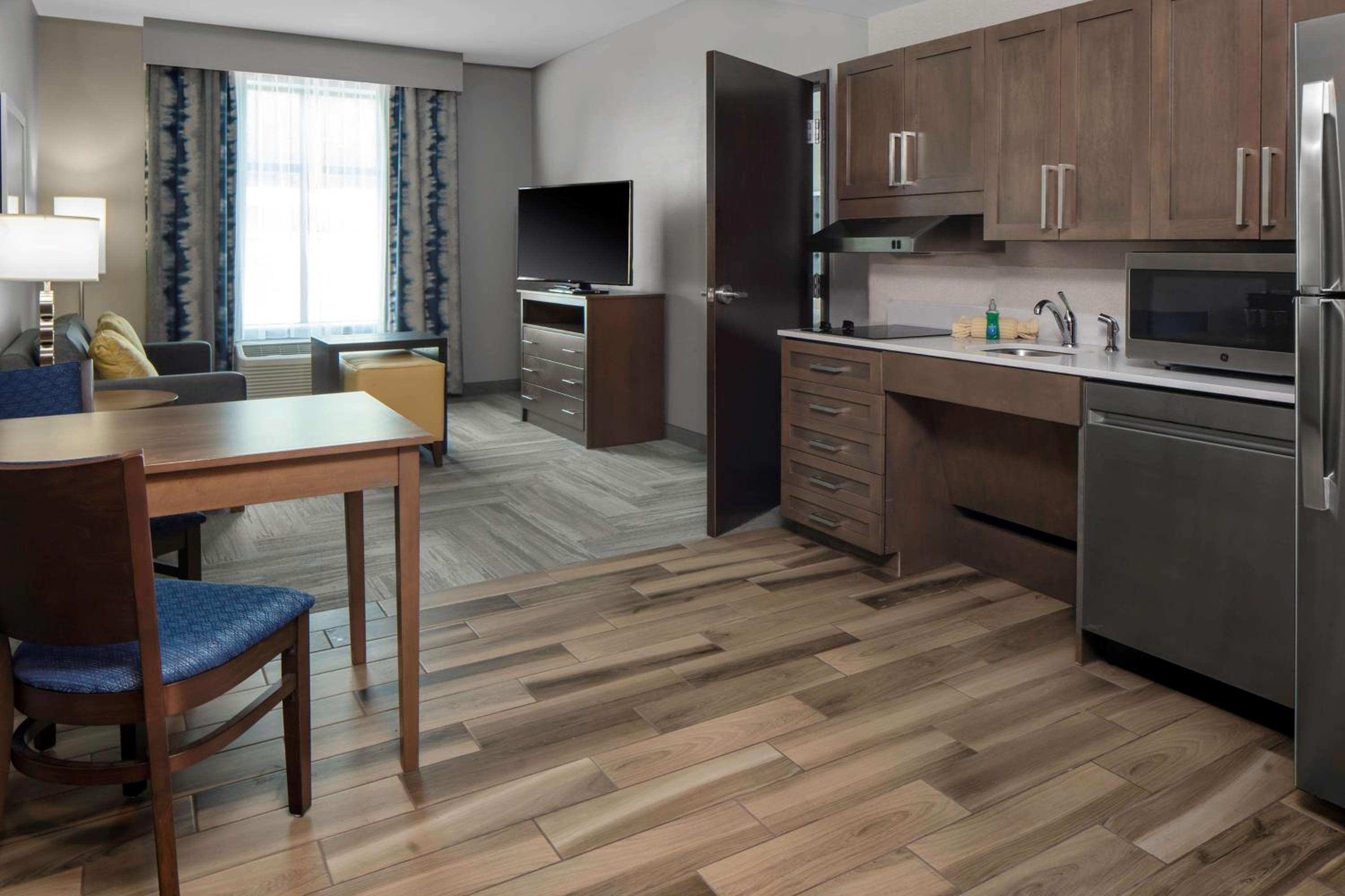 One-Bedroom King Suite - Non-Smoking - Photo 2