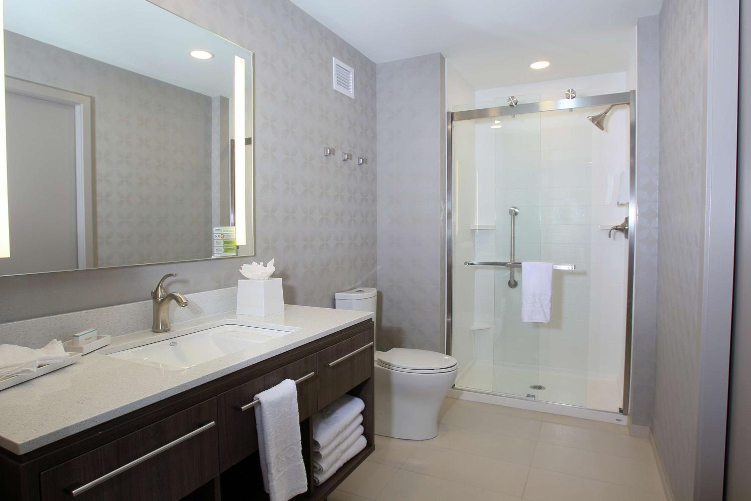 One-Bedroom King Suite - Non-Smoking - Photo 3