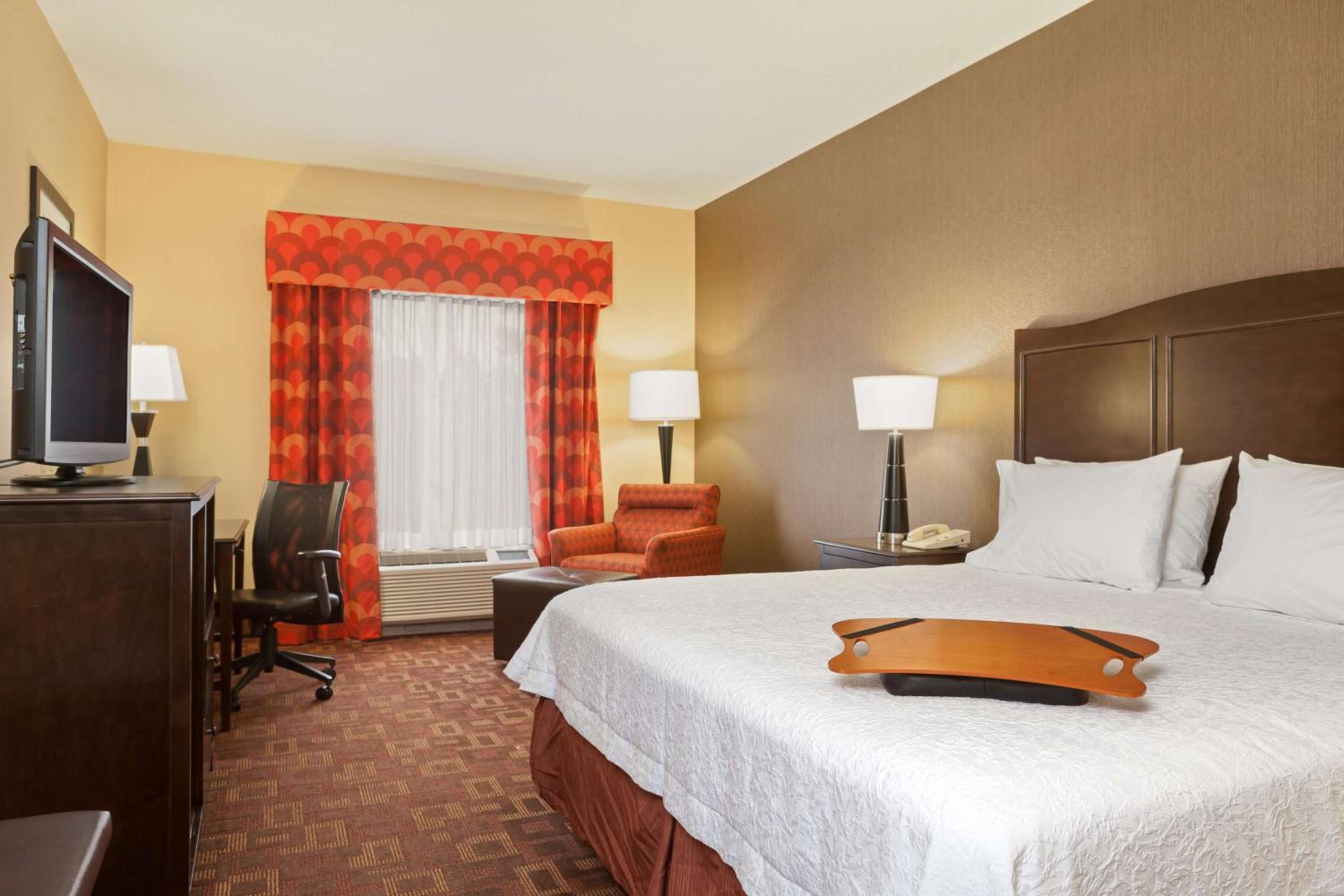 King Room with King Bed - Non-Smoking - Photo 1