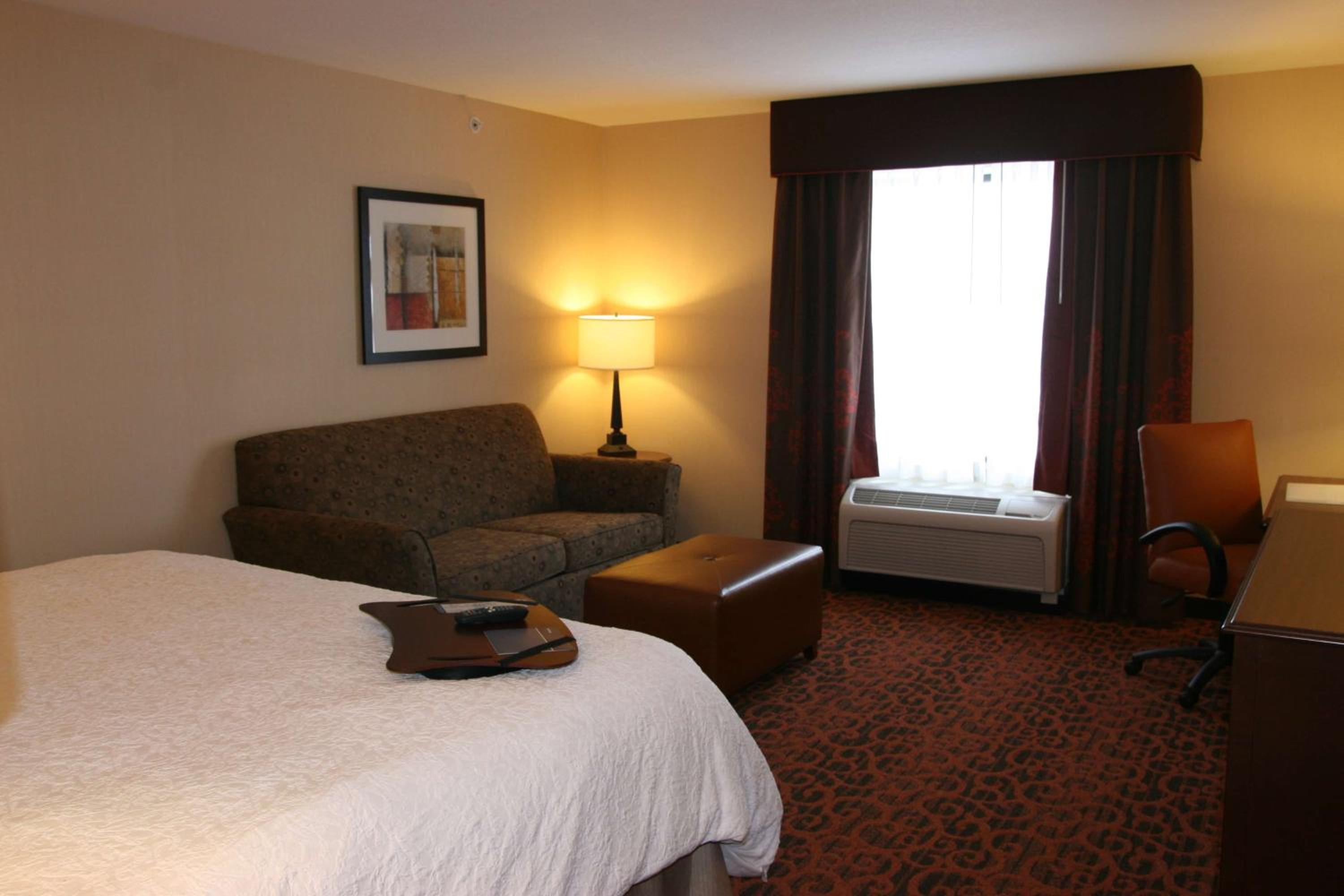 King Room with Sofa Bed - Non-Smoking - Photo 1