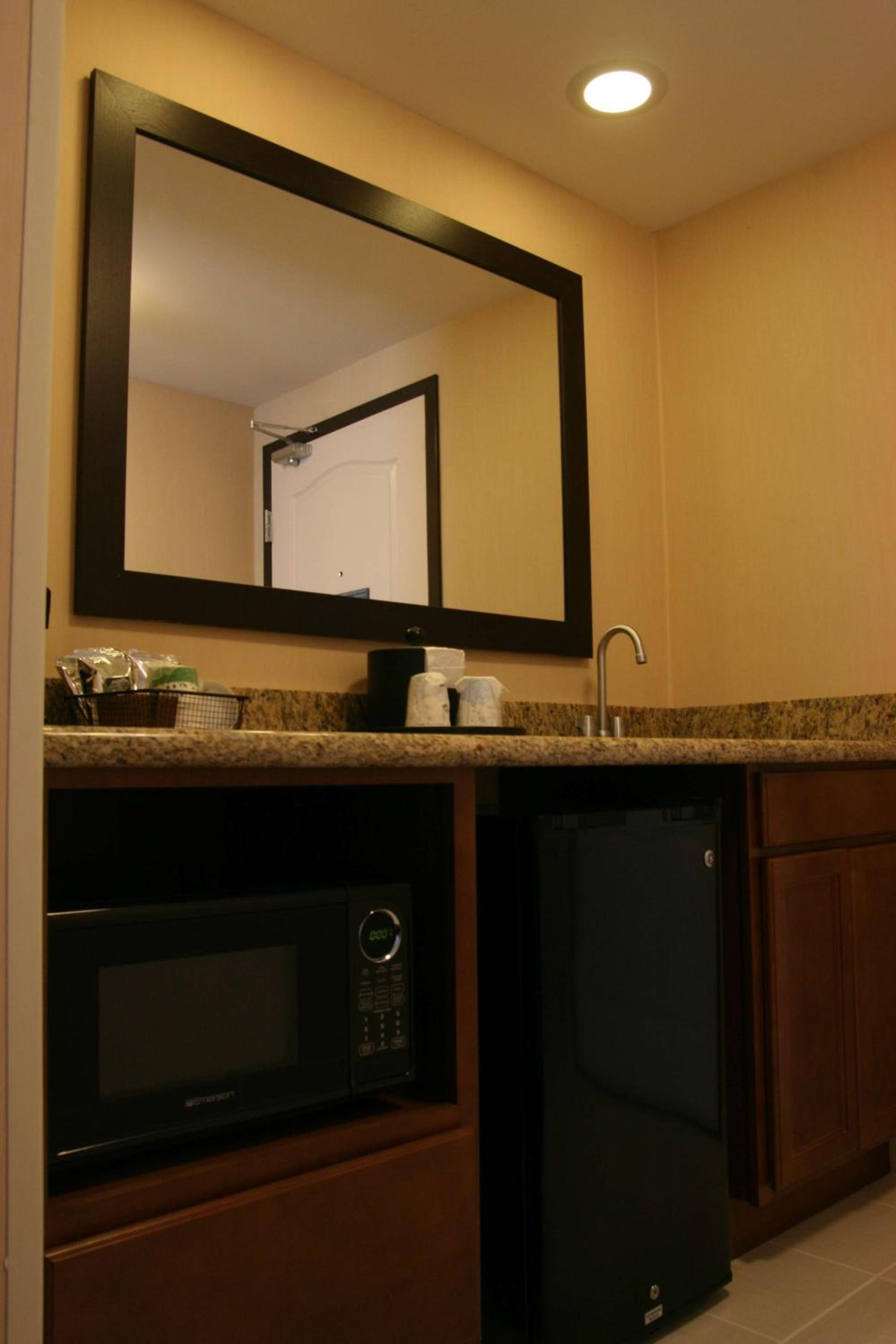 King Studio Suite - Non-Smoking - Photo 2