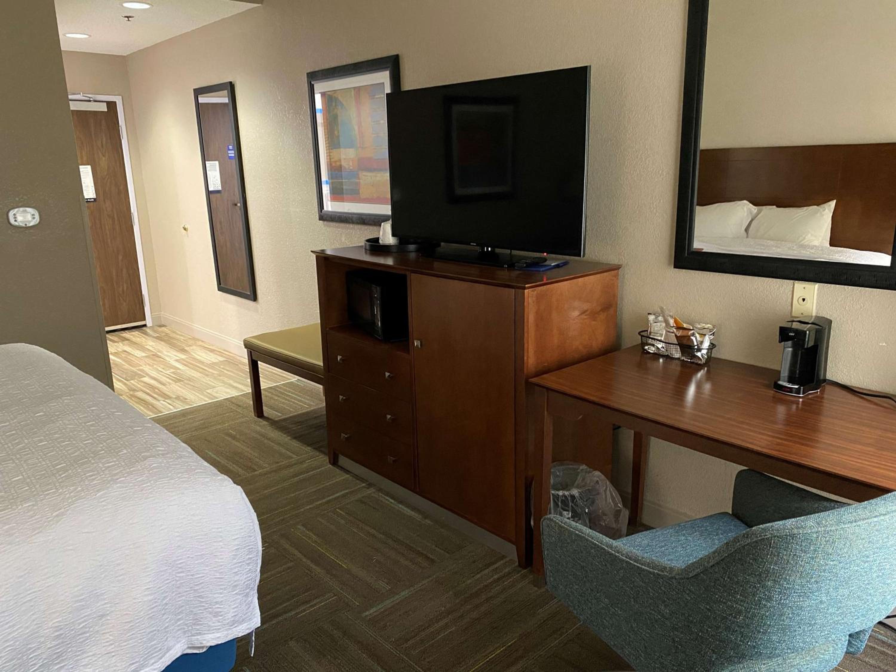 Room with Two Queen Beds - Non-Smoking - Photo 1