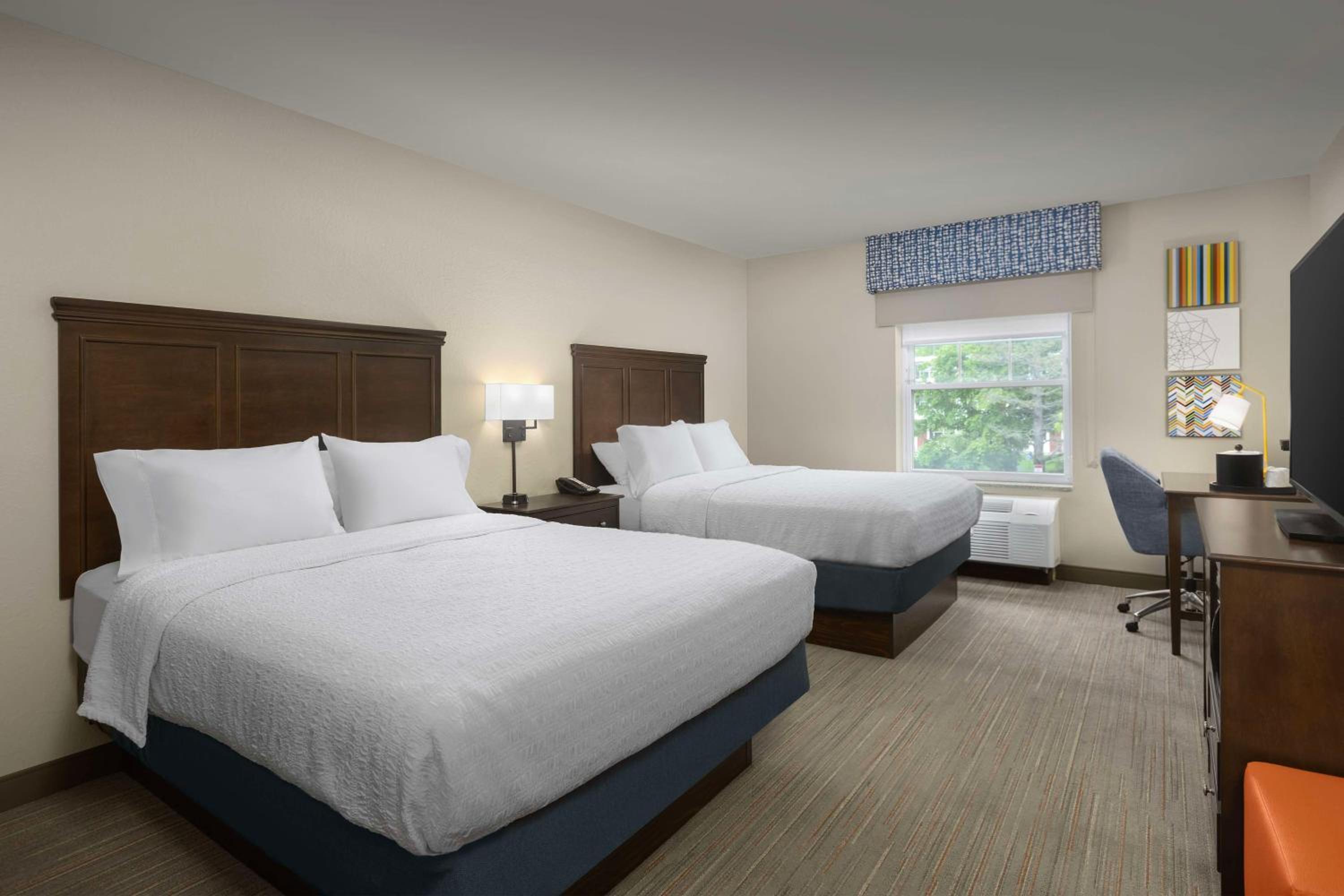 Room with Two Queen Beds - Non-Smoking - Photo 3