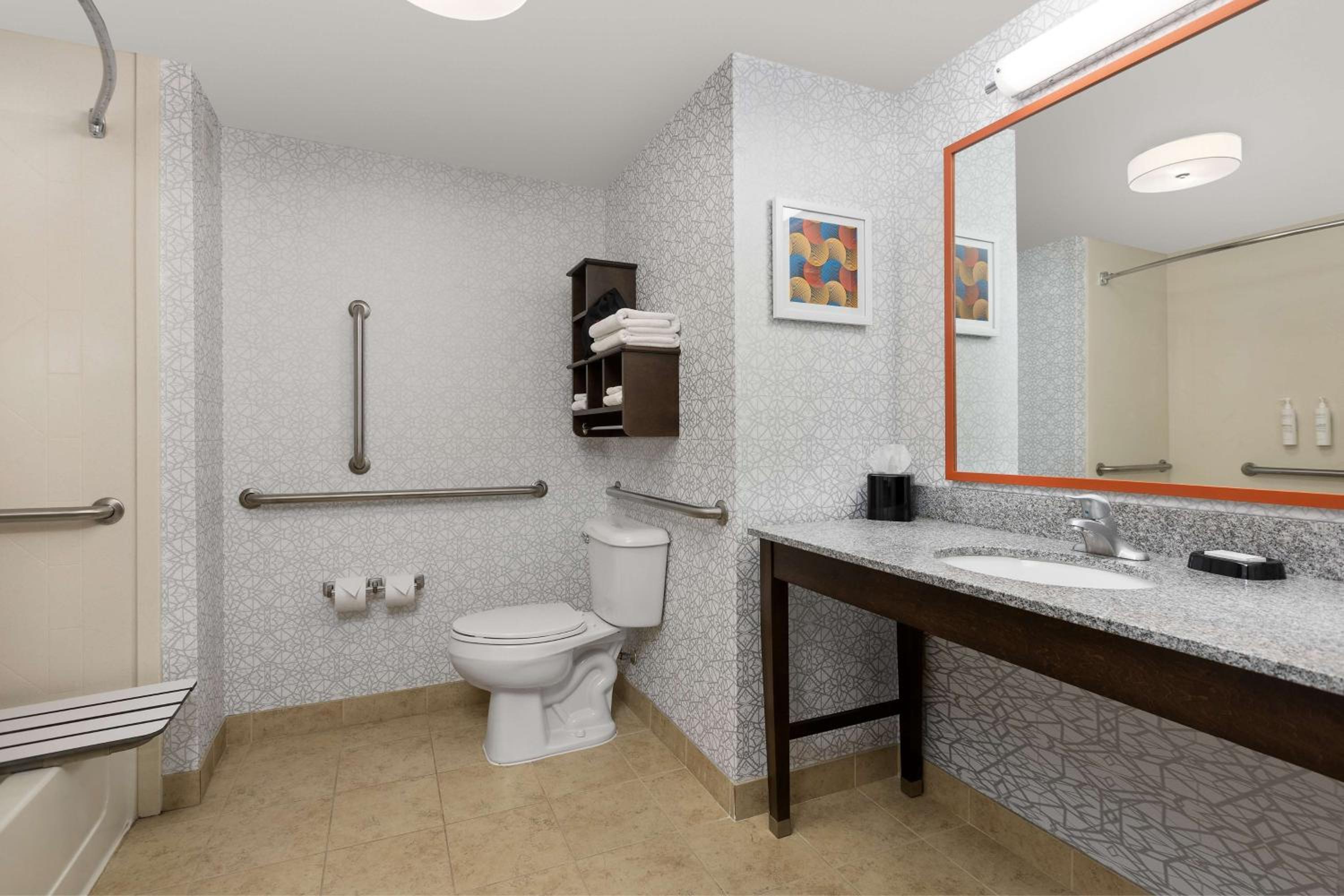 King Room with Accessible Tub - Mobility and Hearing Access/Non-Smoking - Photo 2