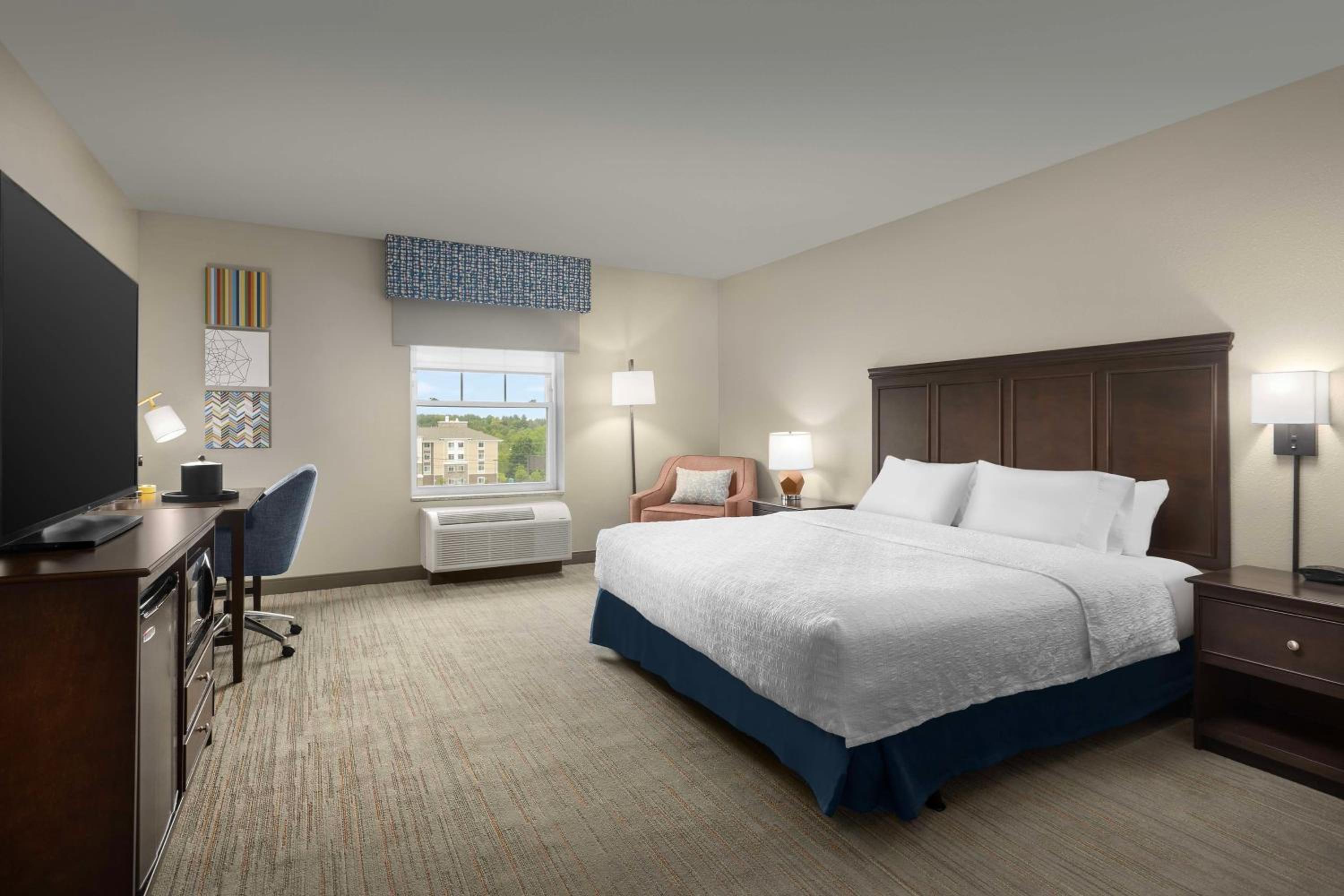 King Room with Accessible Tub - Mobility and Hearing Access/Non-Smoking - Photo 3