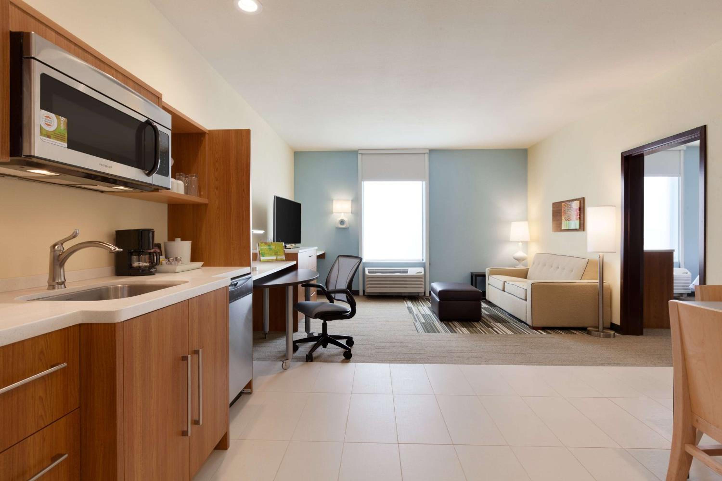 One-Bedroom King Suite - Non-Smoking photo 1