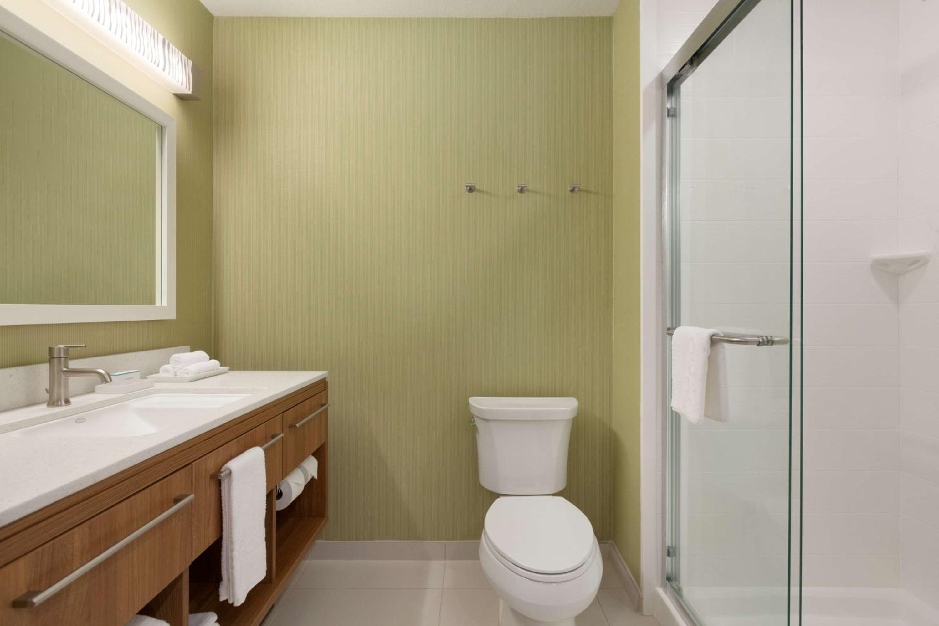 One-Bedroom King Suite - Non-Smoking photo 2