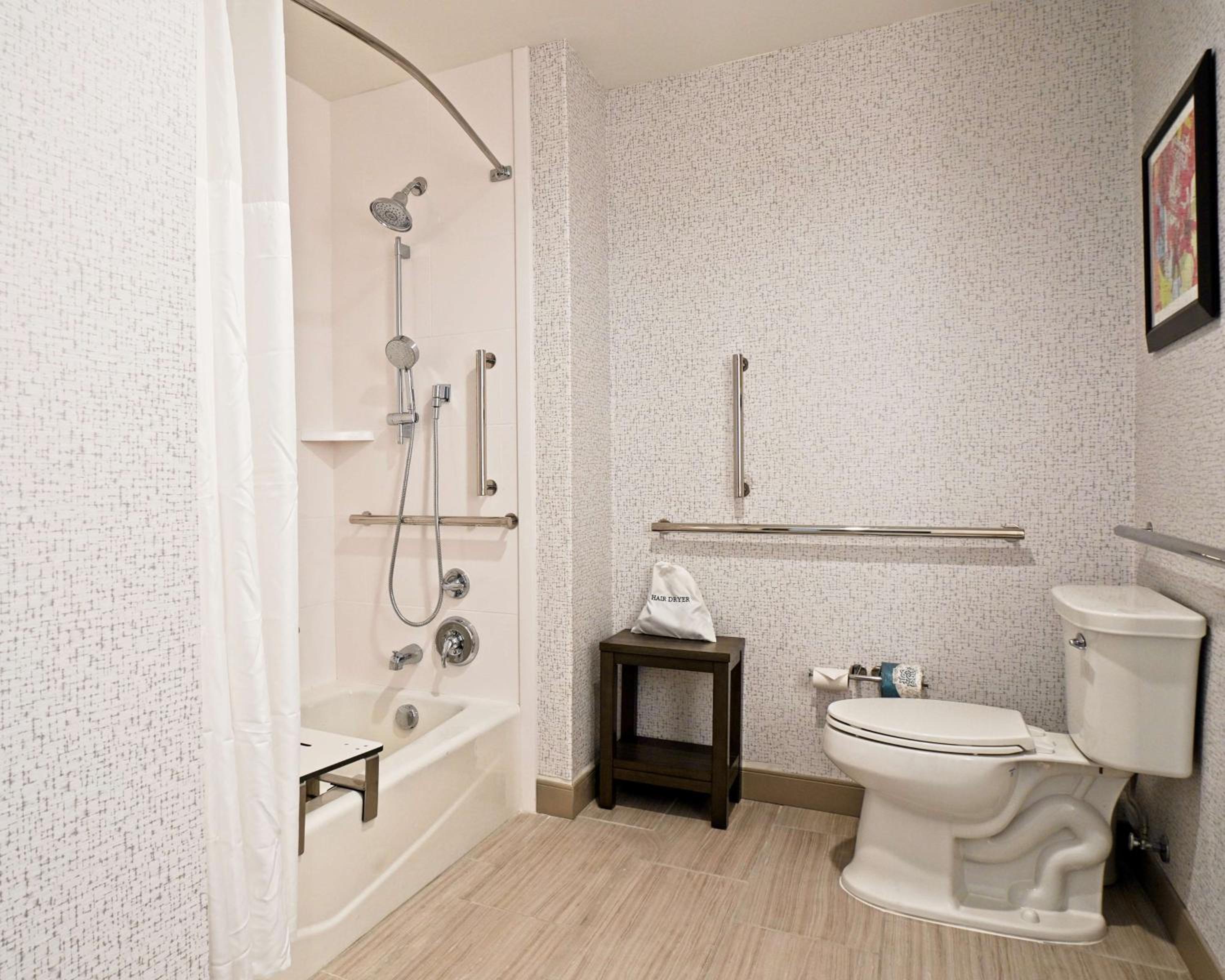 Queen Room with Two Queen Beds and Bathtub - Mobility Access  - Photo 2