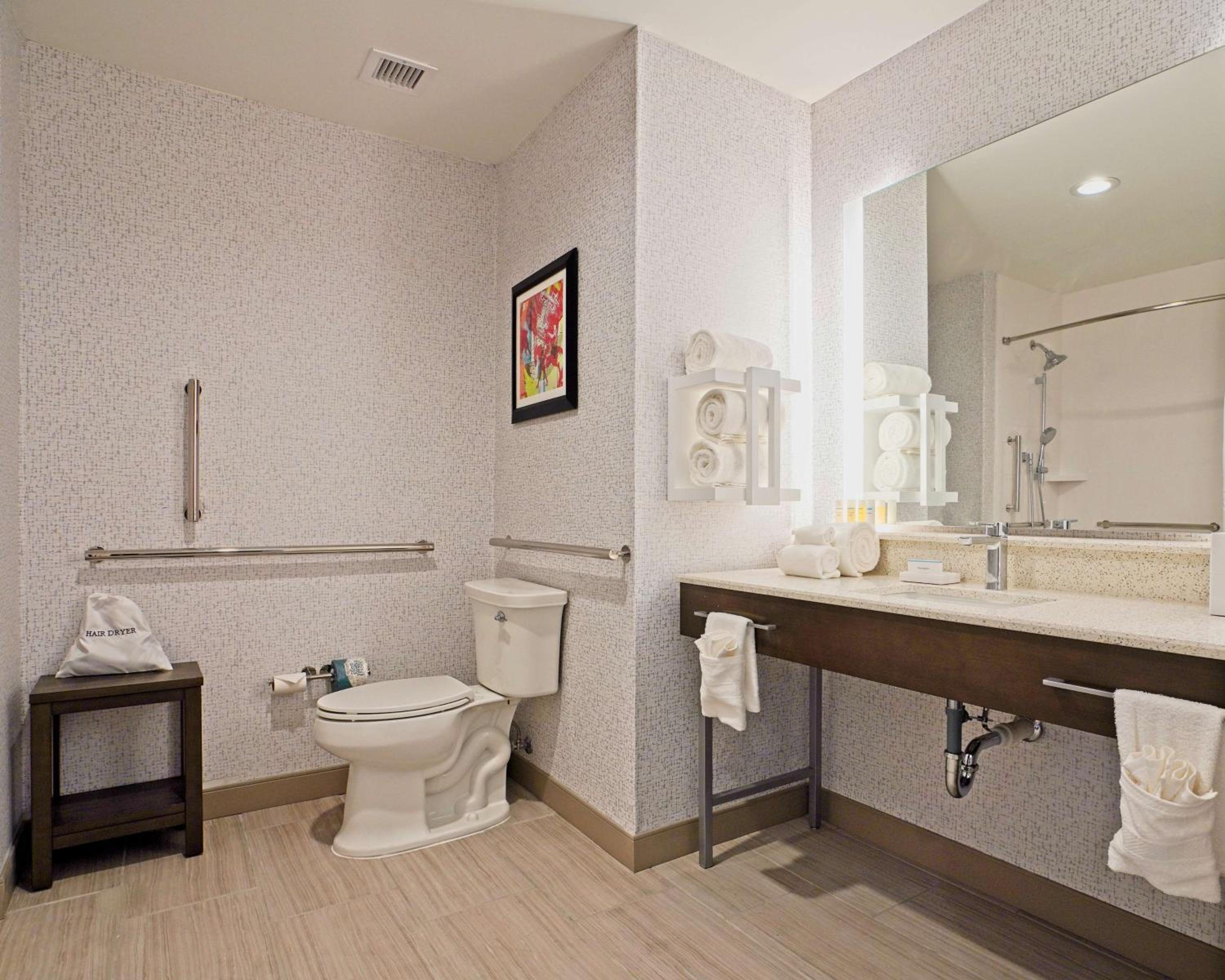 Queen Room with Two Queen Beds and Bathtub - Mobility Access  - Photo 3