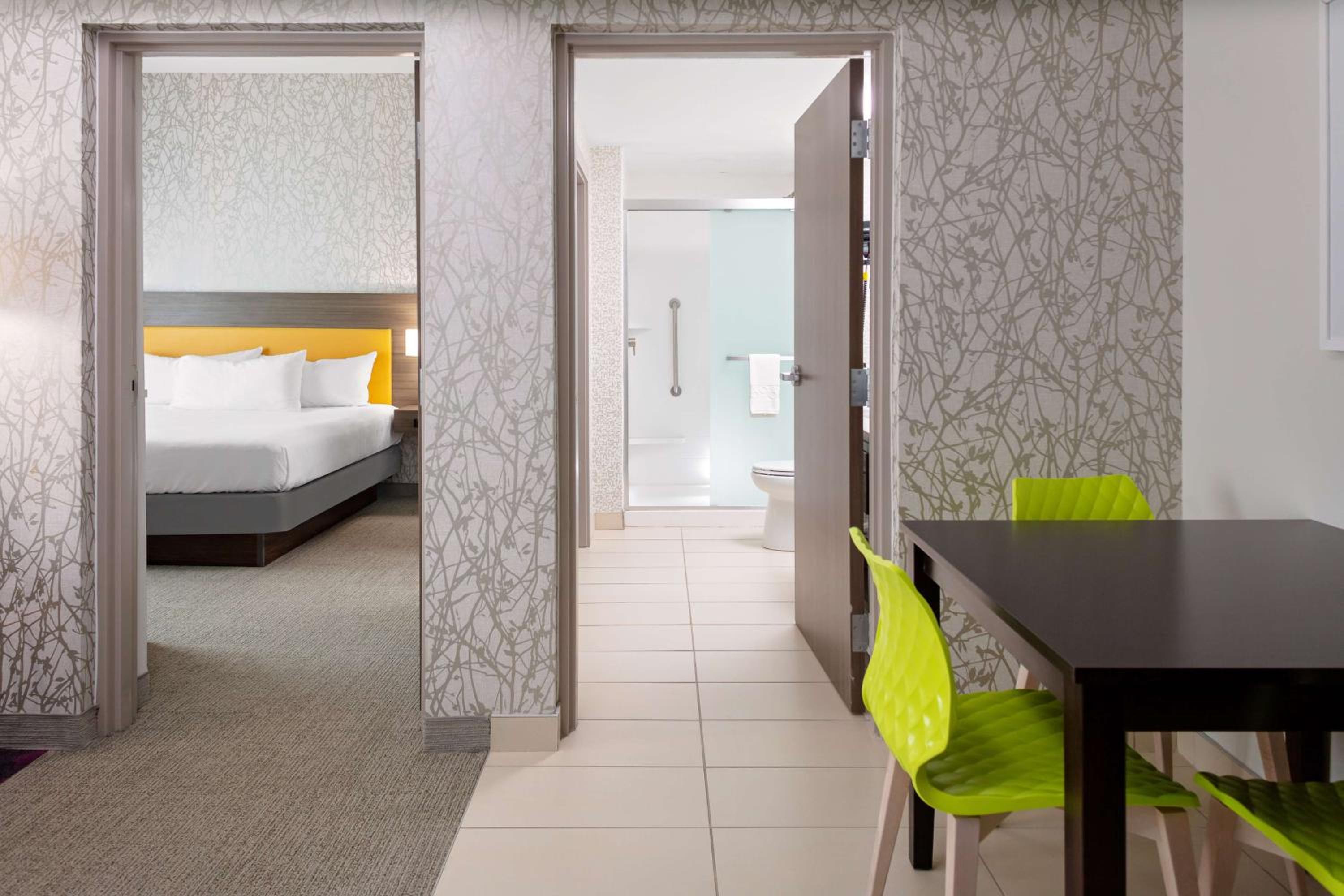 One-Bedroom King Suite - Non-Smoking