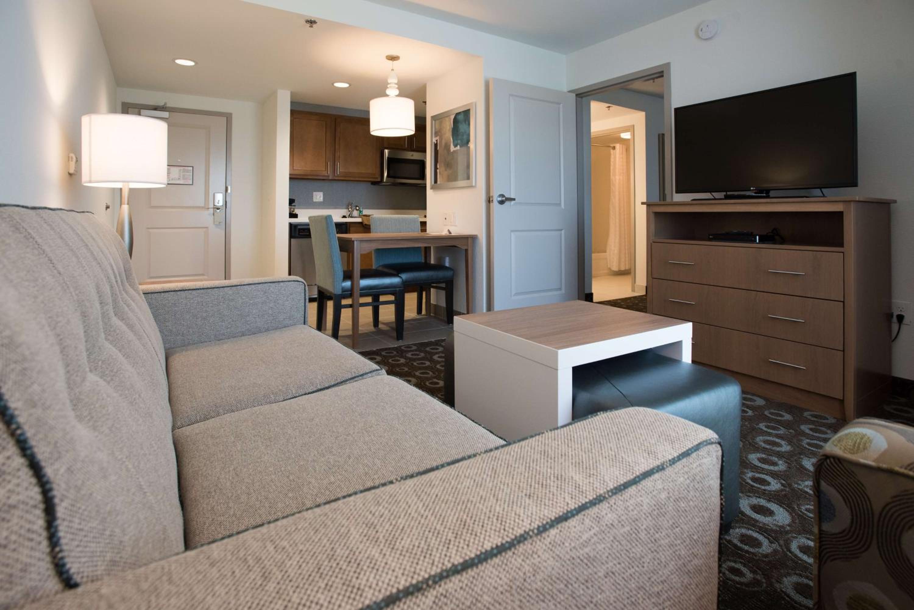 One-Bedroom King Suite - Non-Smoking