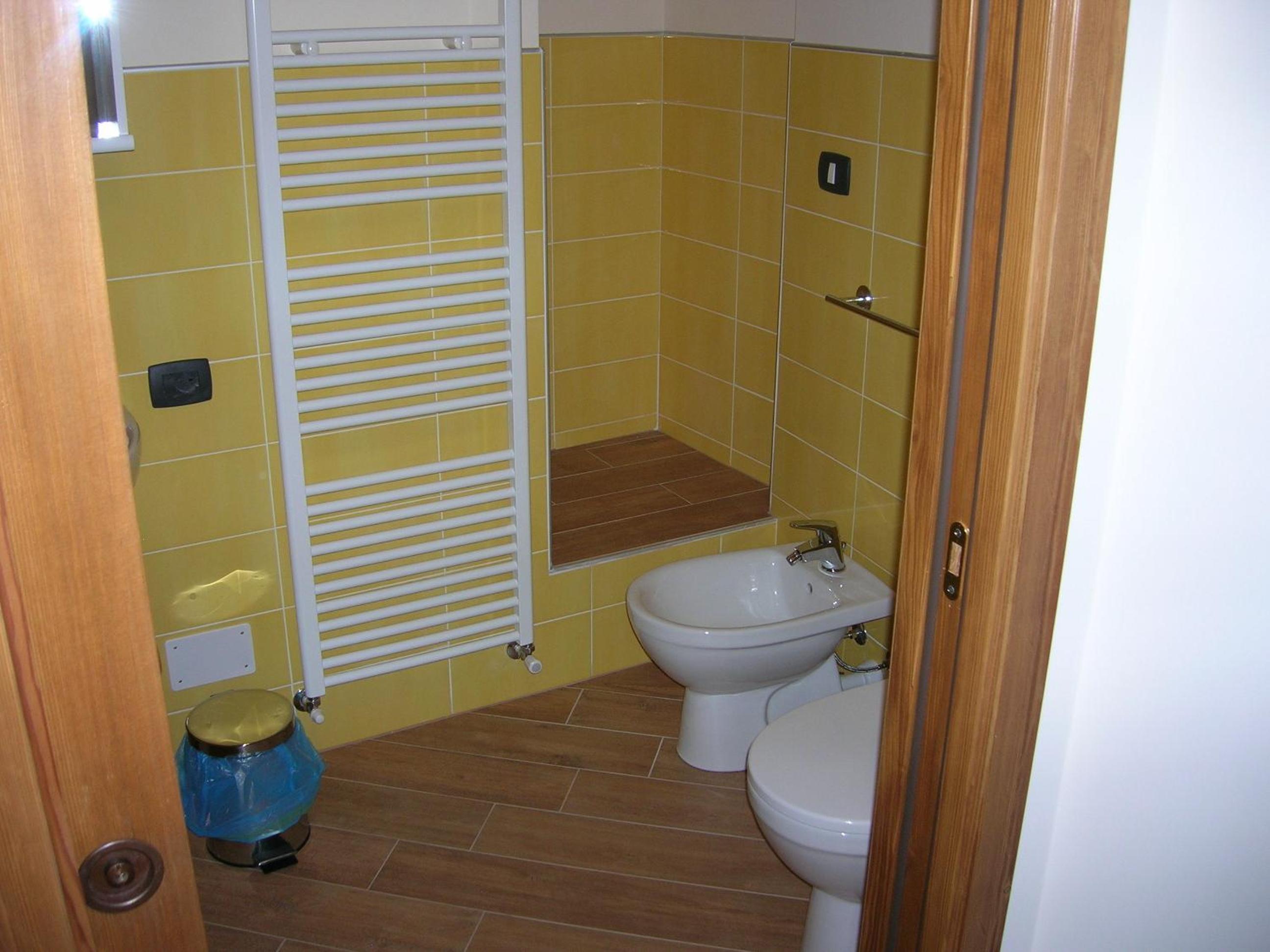 Twin Room with Private Bathroom - Photo 3