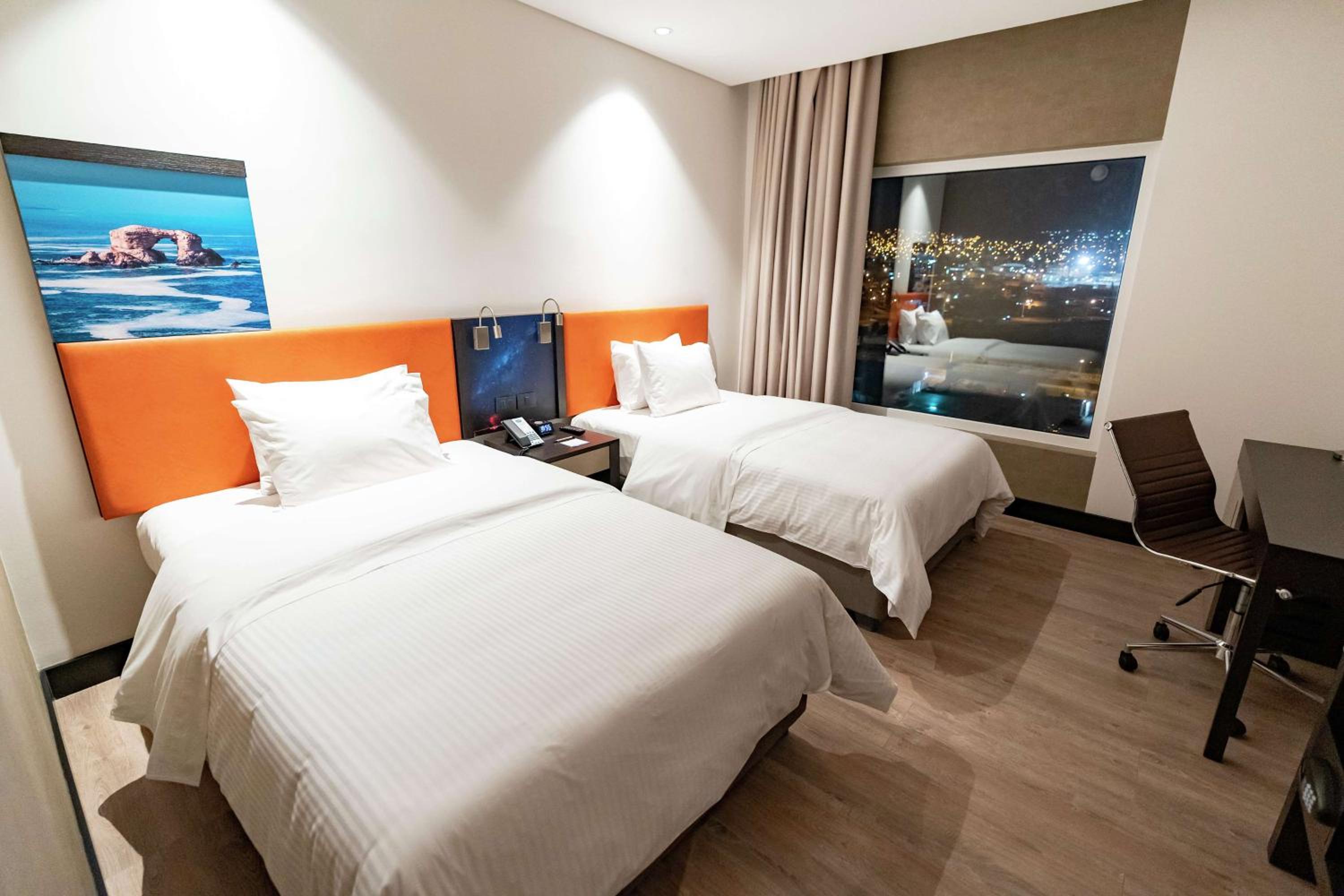 Twin Room - Non-Smoking - Photo 3