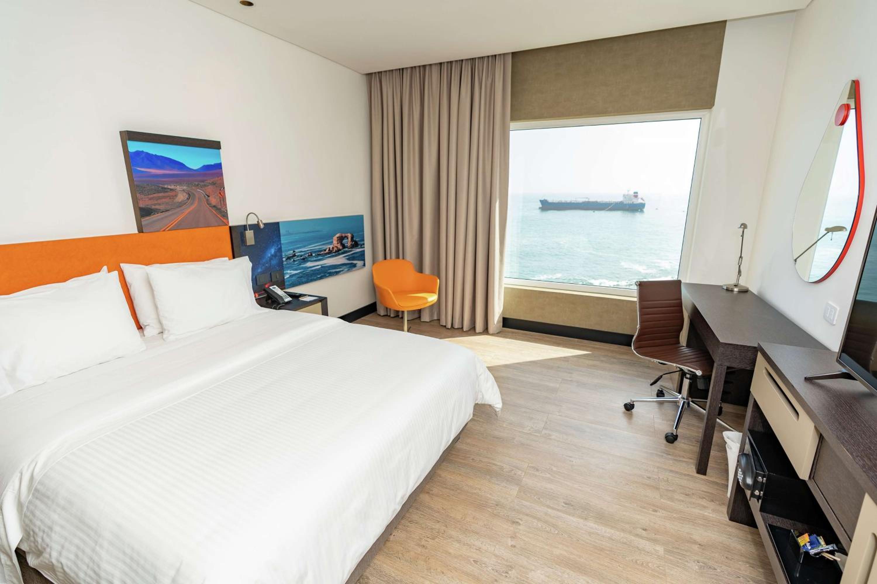 Queen Room with View - Non-Smoking - Photo 2