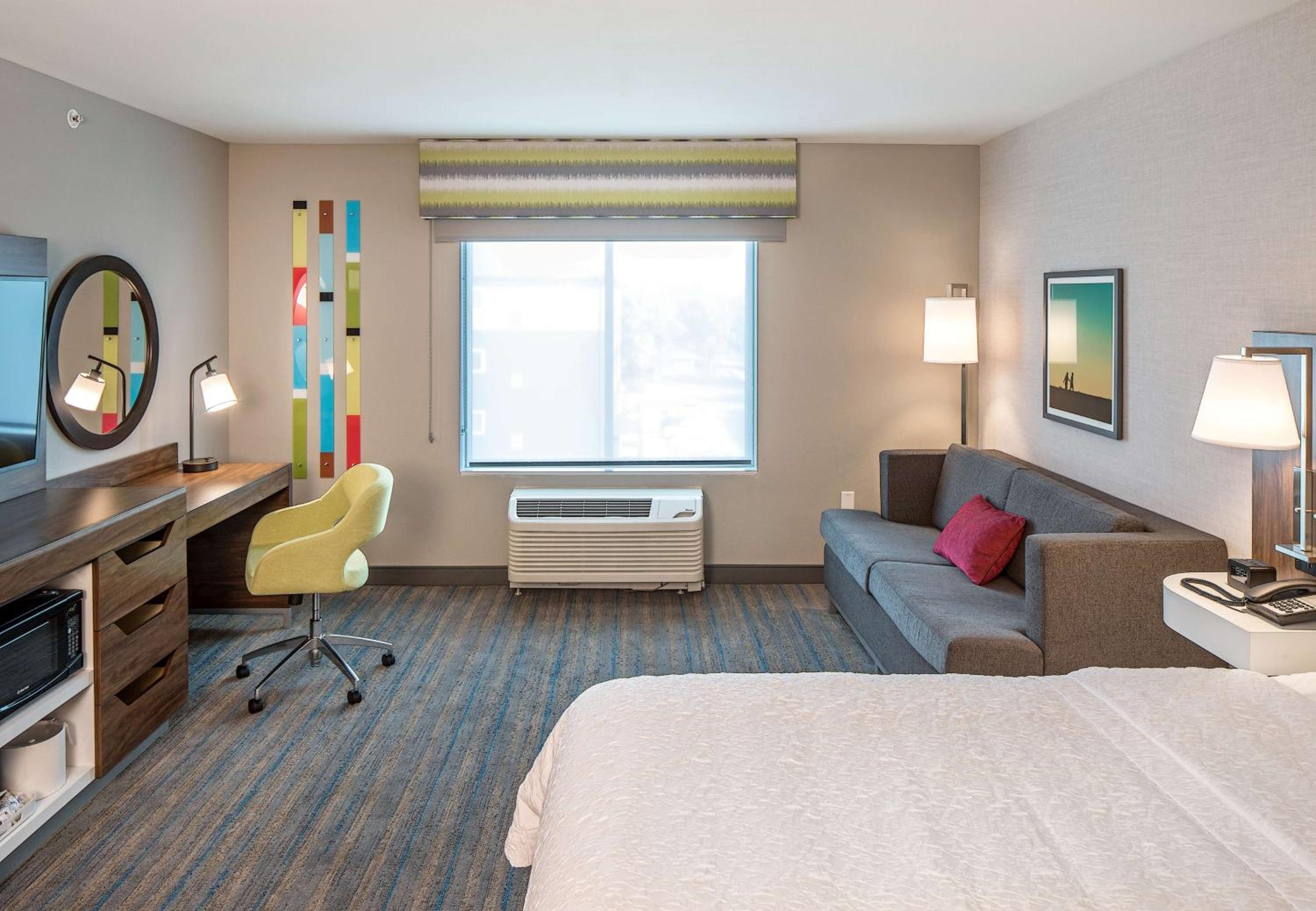 King Room with Sofa Bed - Non-Smoking - Photo 2