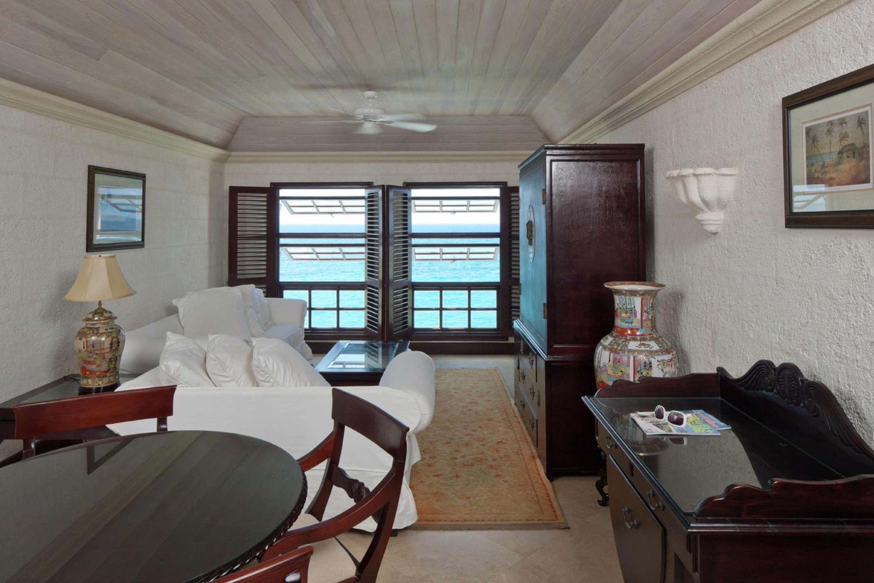 One-Bedroom King Suite with Ocean View - Photo 2