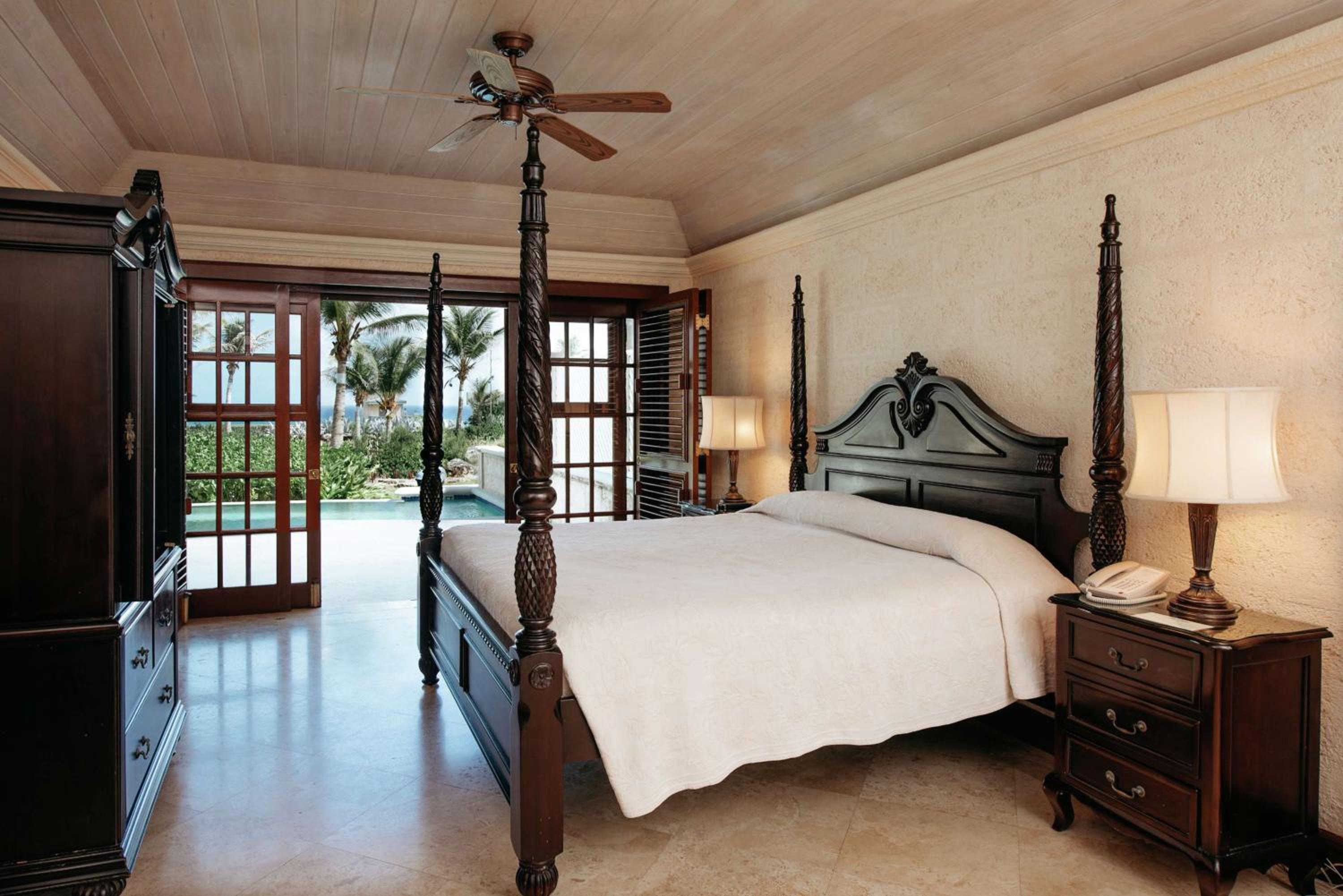 One-Bedroom King Suite with Ocean View and Pool - Photo 1