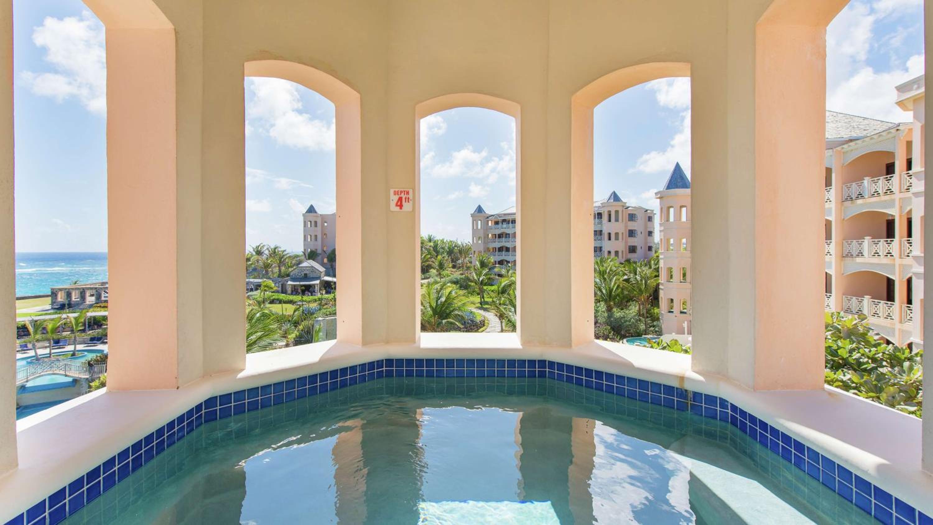 One-Bedroom King Suite with Ocean View - Photo 4
