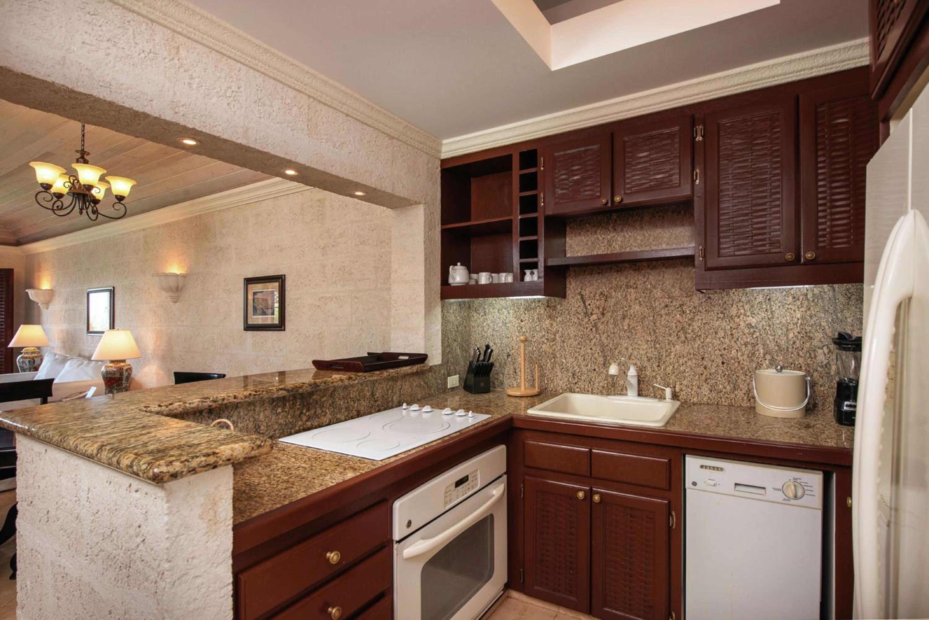 Deluxe King Suite with Garden View - Photo 3