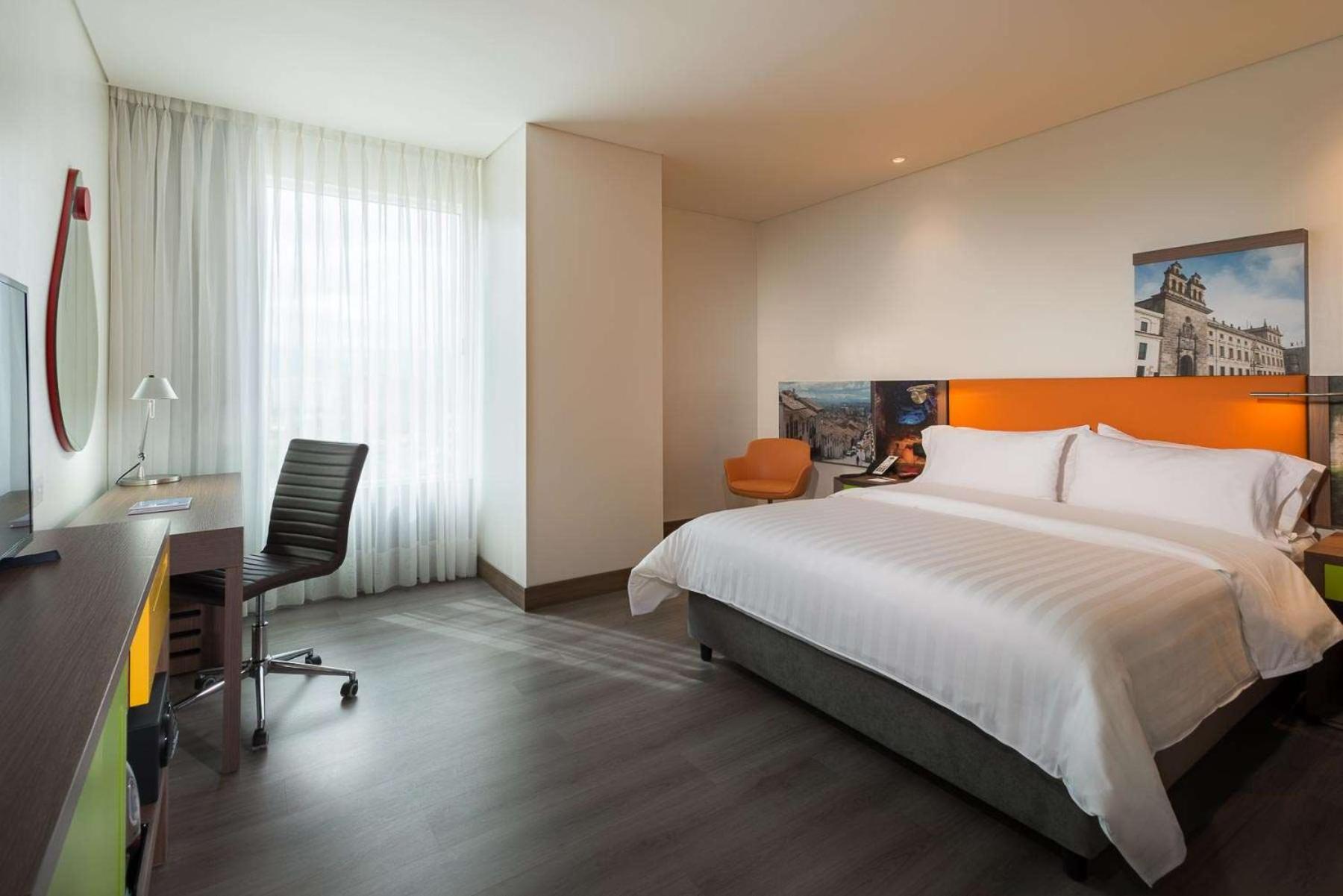 Queen Room with Roll-In Shower - Mobility Accessible/Non-Smoking photo 1