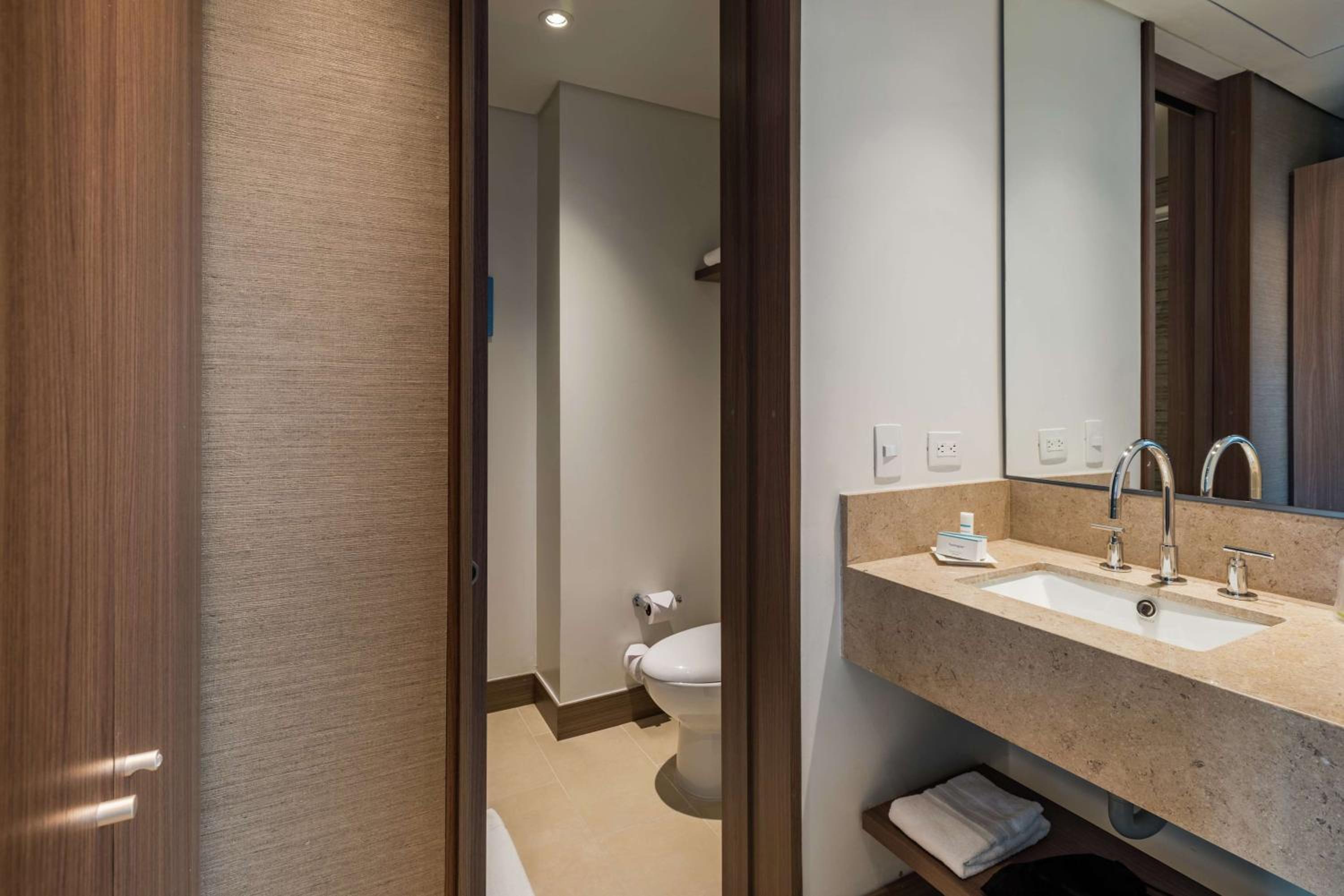Twin Room - Non-Smoking photo 3