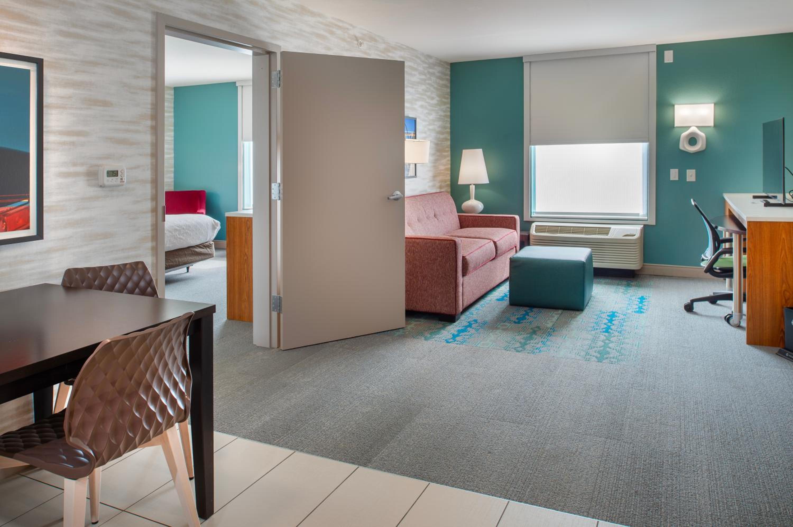 King Suite - Mobility Access/Non-Smoking