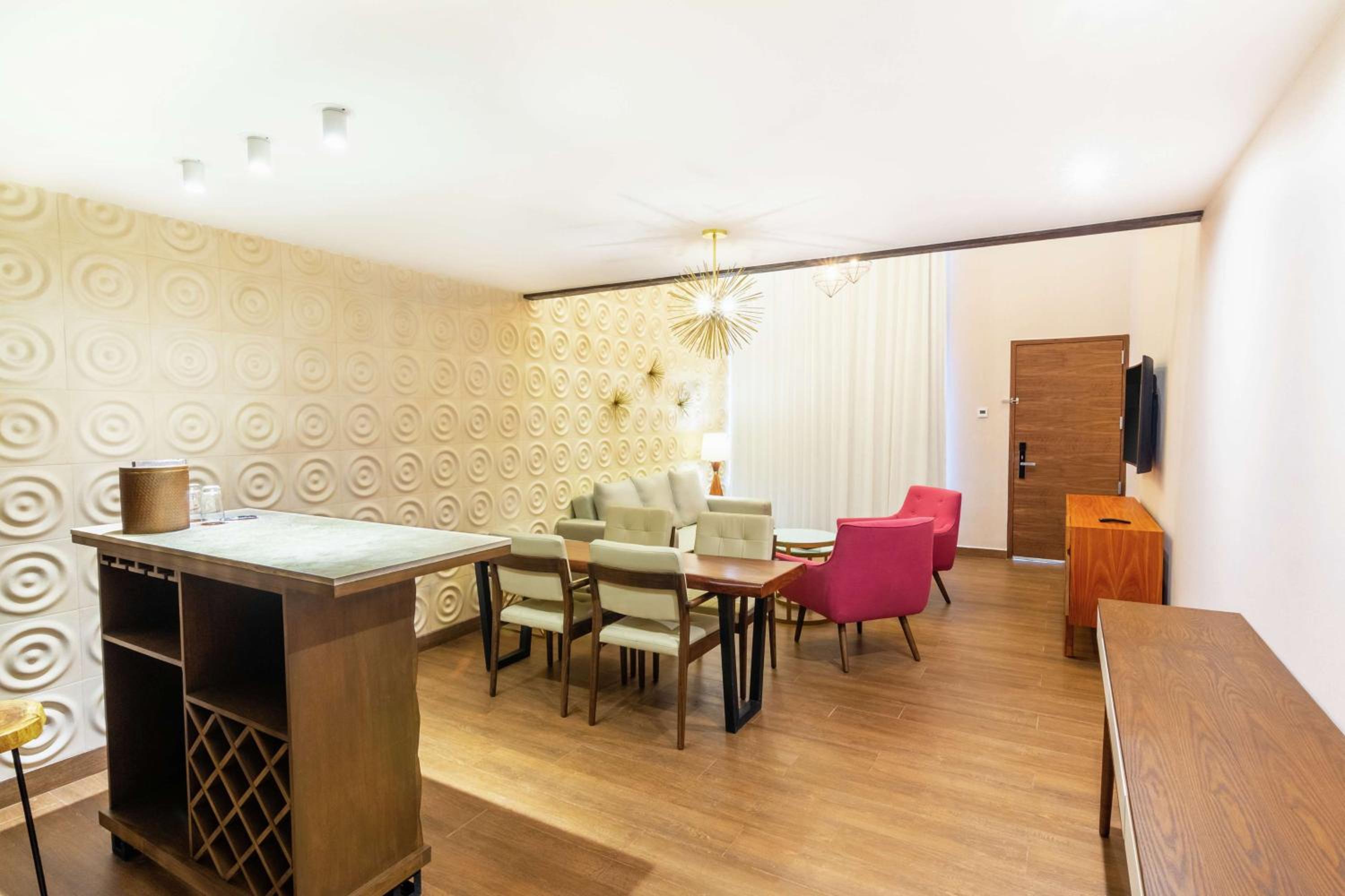 King Mezzanine Room photo 2