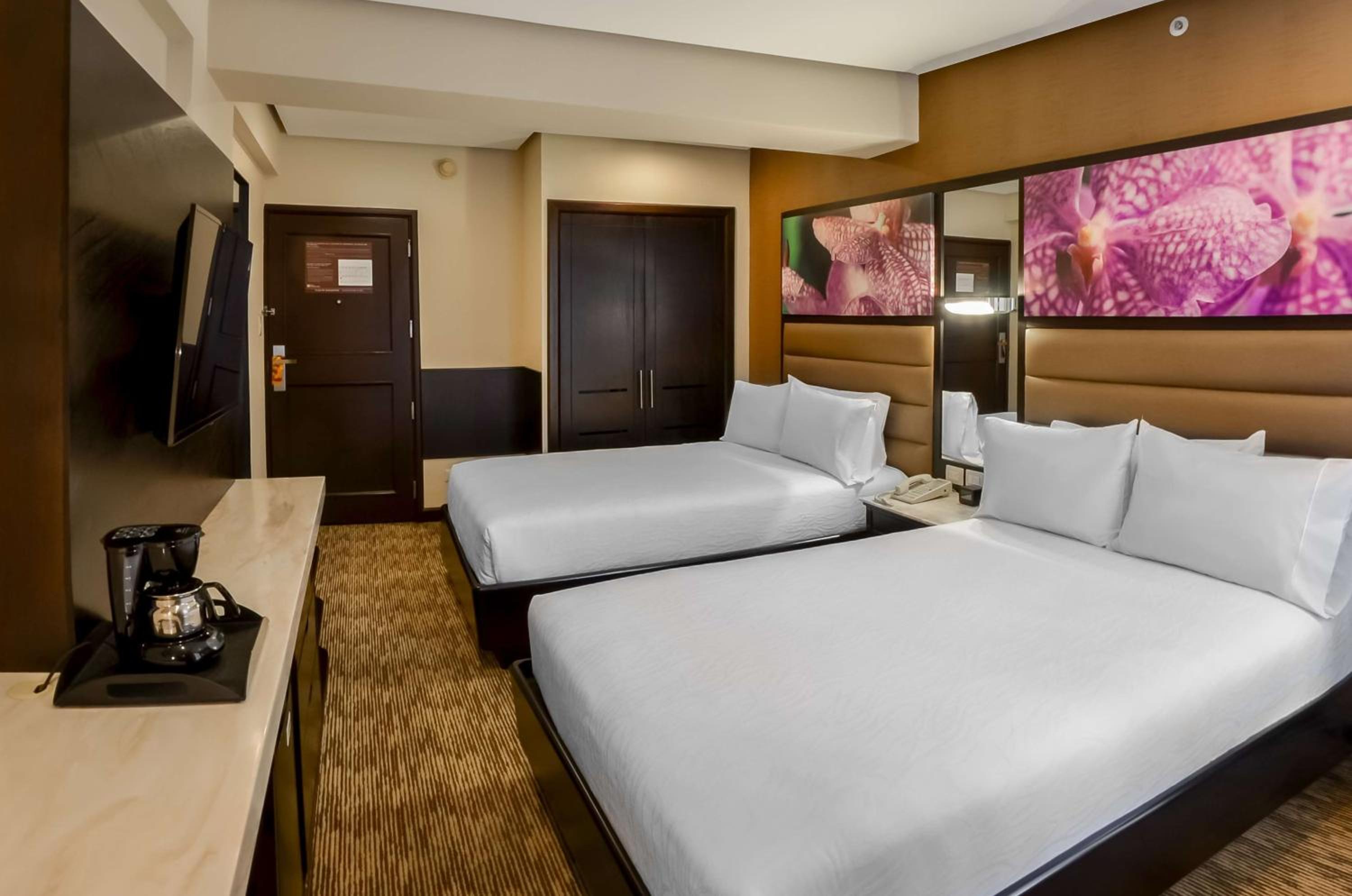 Double Room with Two Double Beds - Photo 1