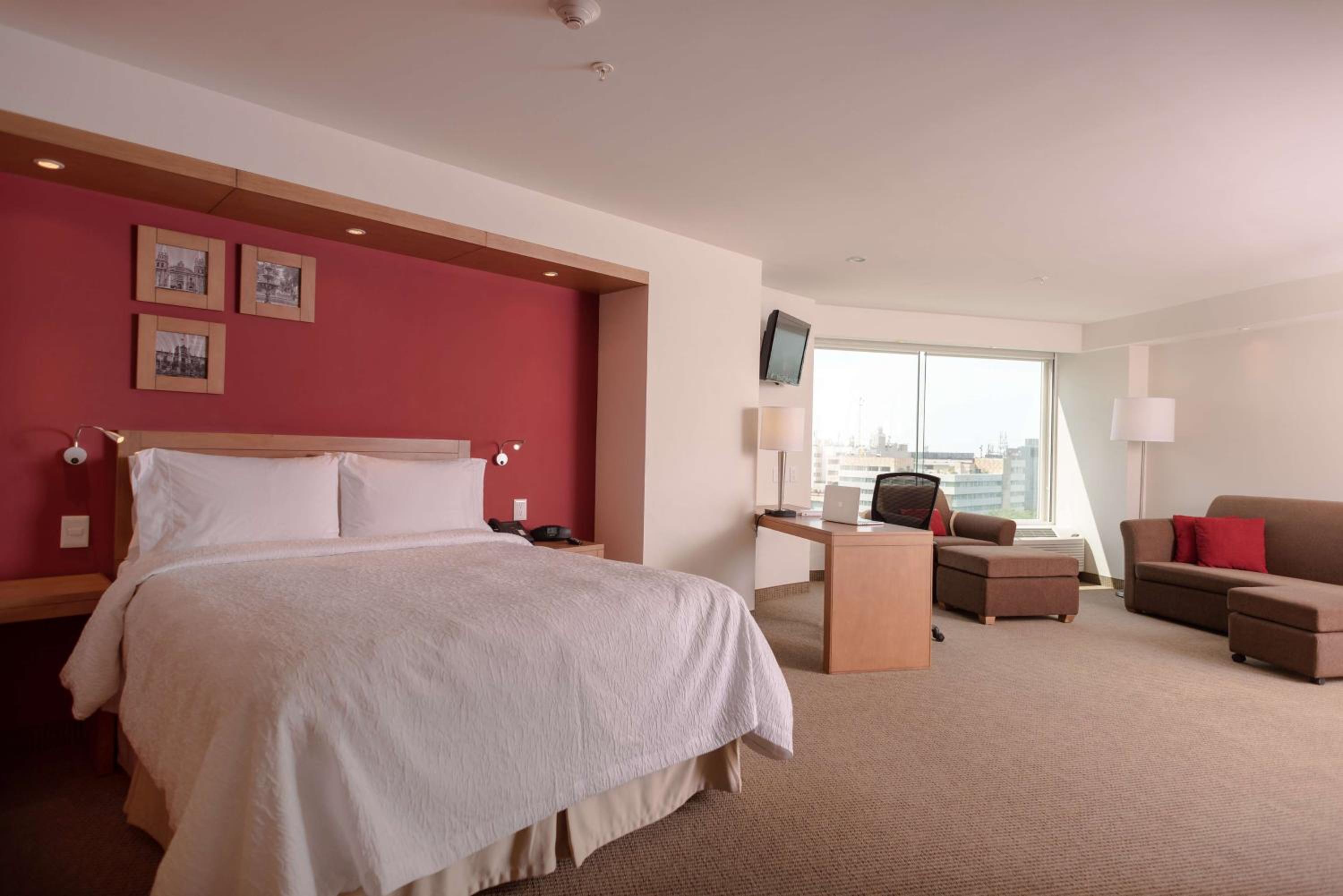 Suite, 1 Queen Bed with Sofa bed (Master)