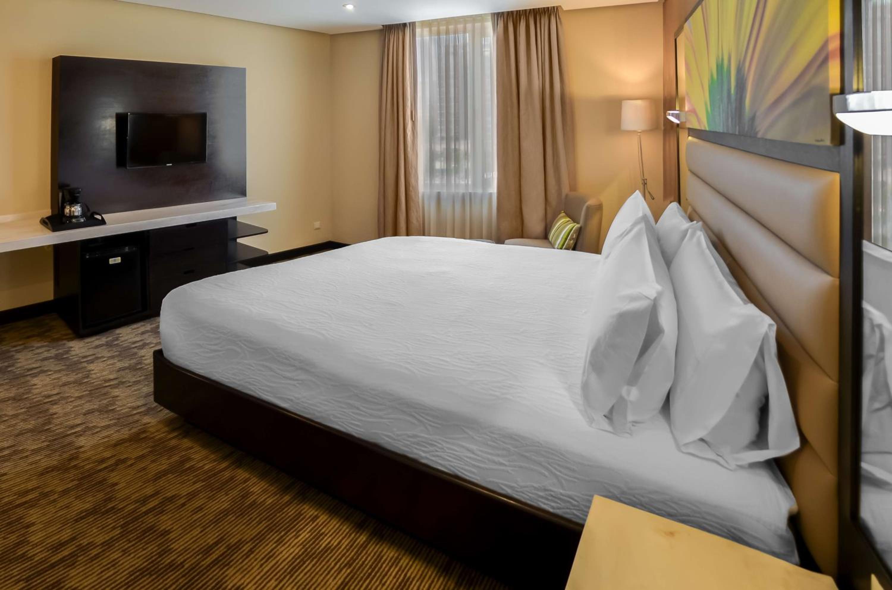 King Room with City View - Photo 3