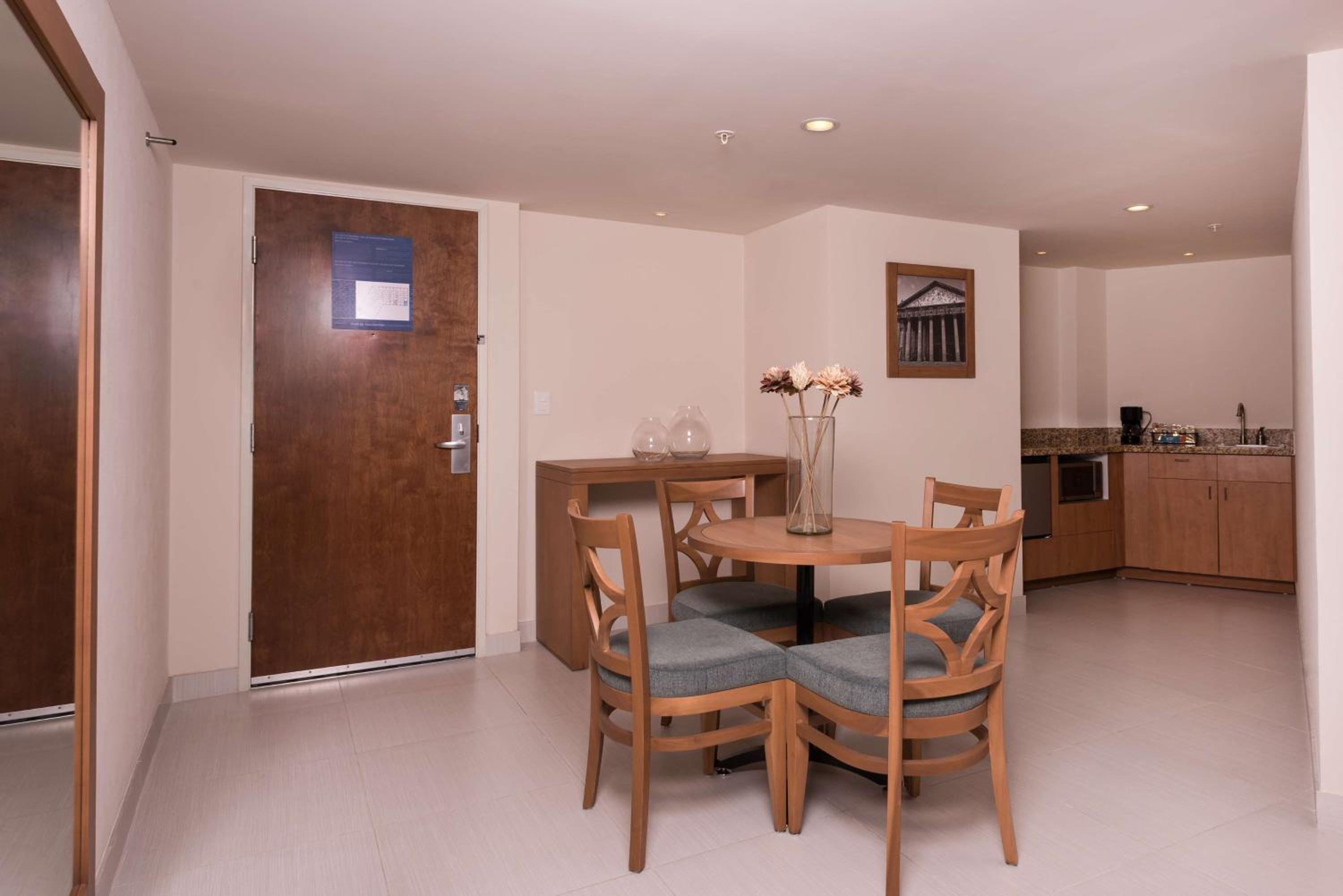 Suite, 1 Queen Bed with Sofa bed (Master)