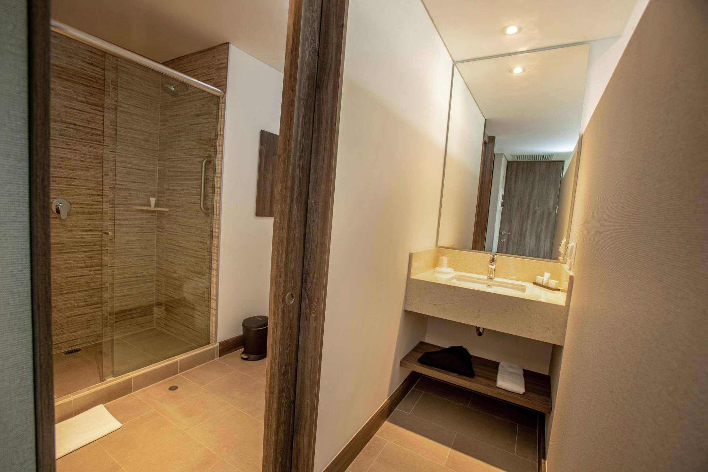 Twin Room - Non-Smoking - Photo 5