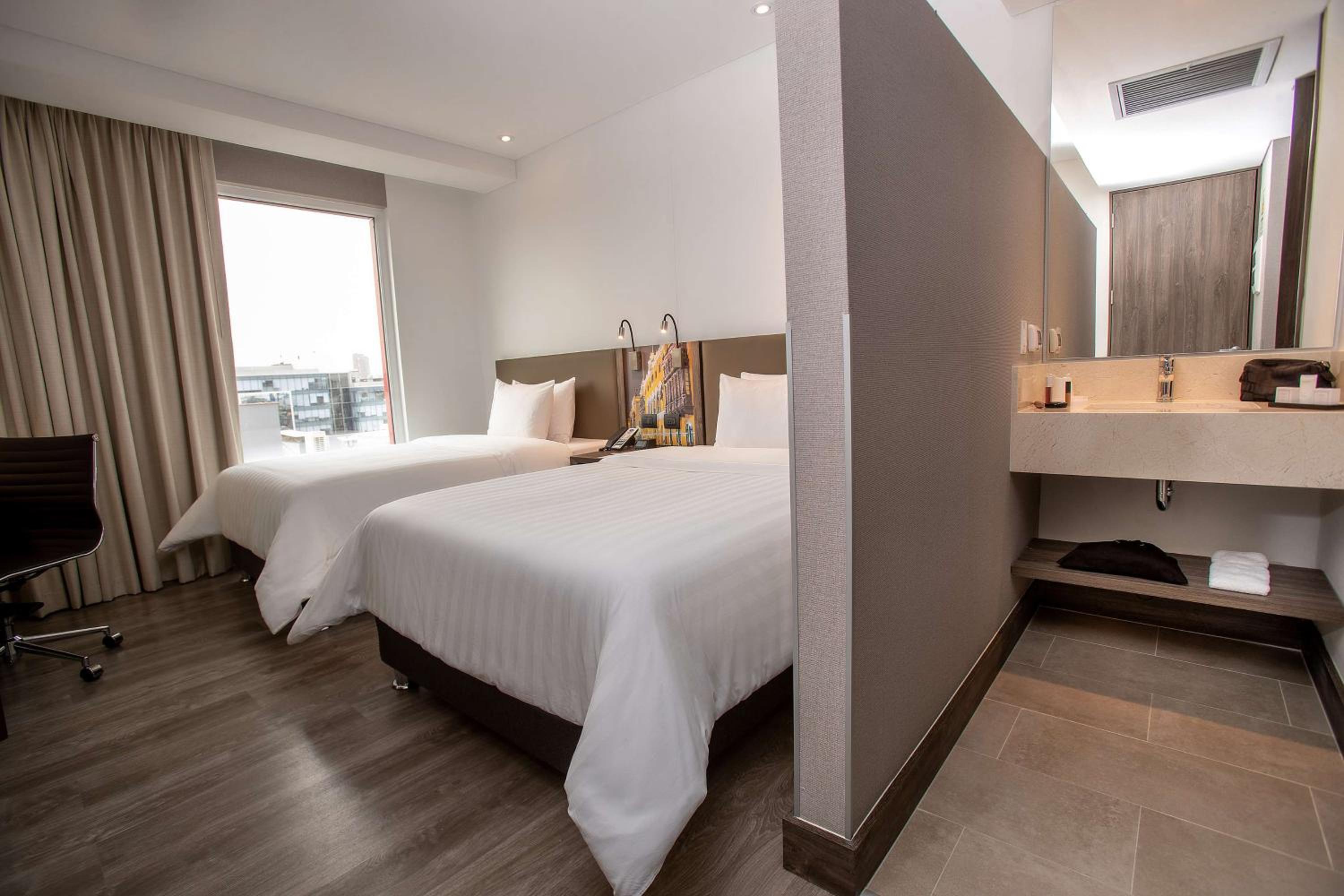 Twin Room - Non-Smoking - Photo 4