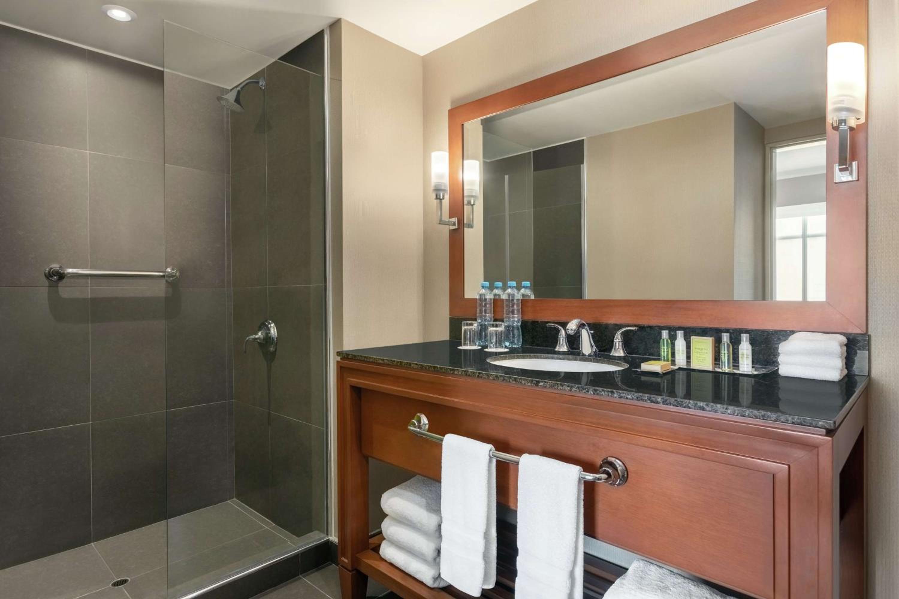 One-Bedroom Suite with Two Double Beds - Photo 4
