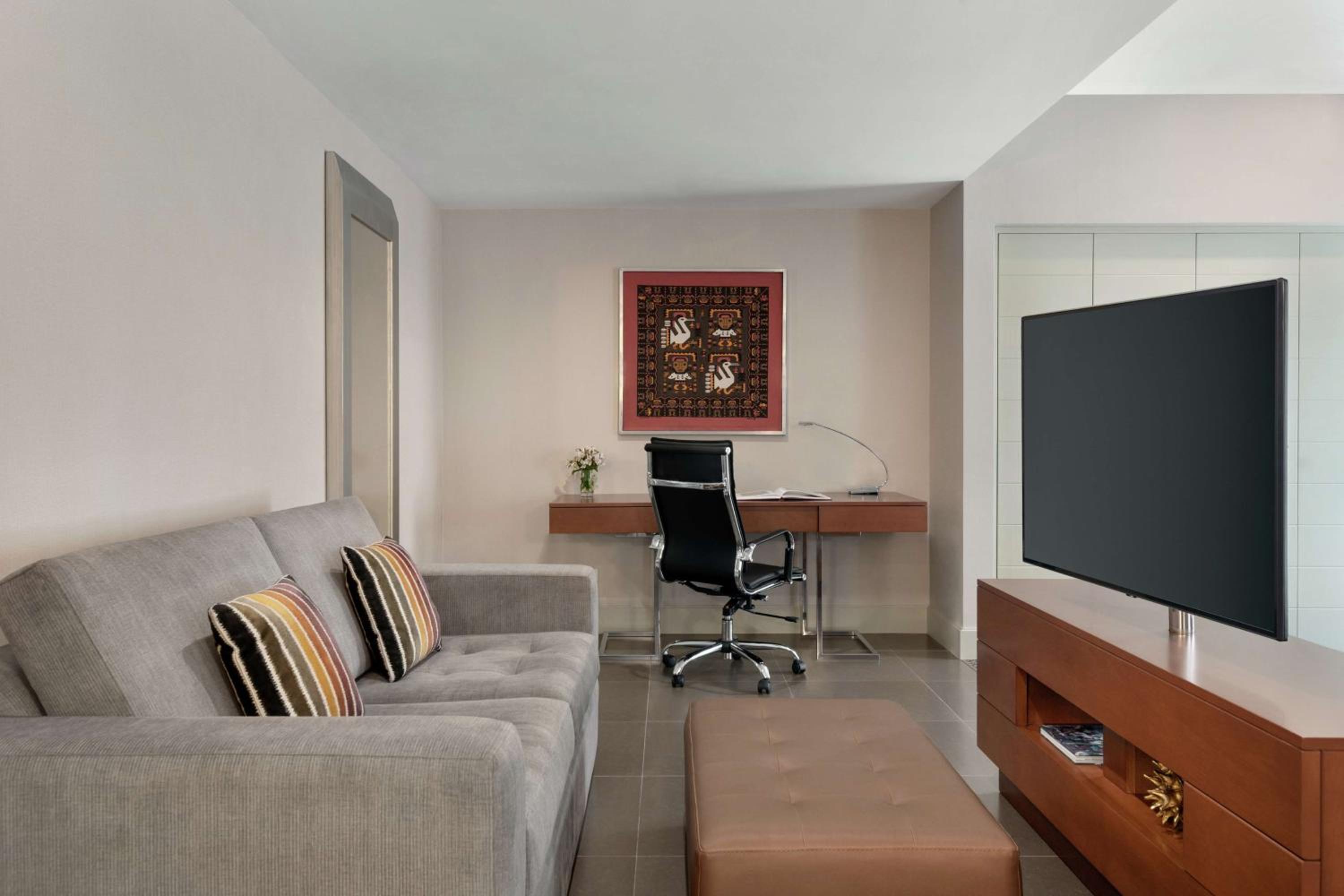 Junior King Suite with Kitchenette - Photo 1