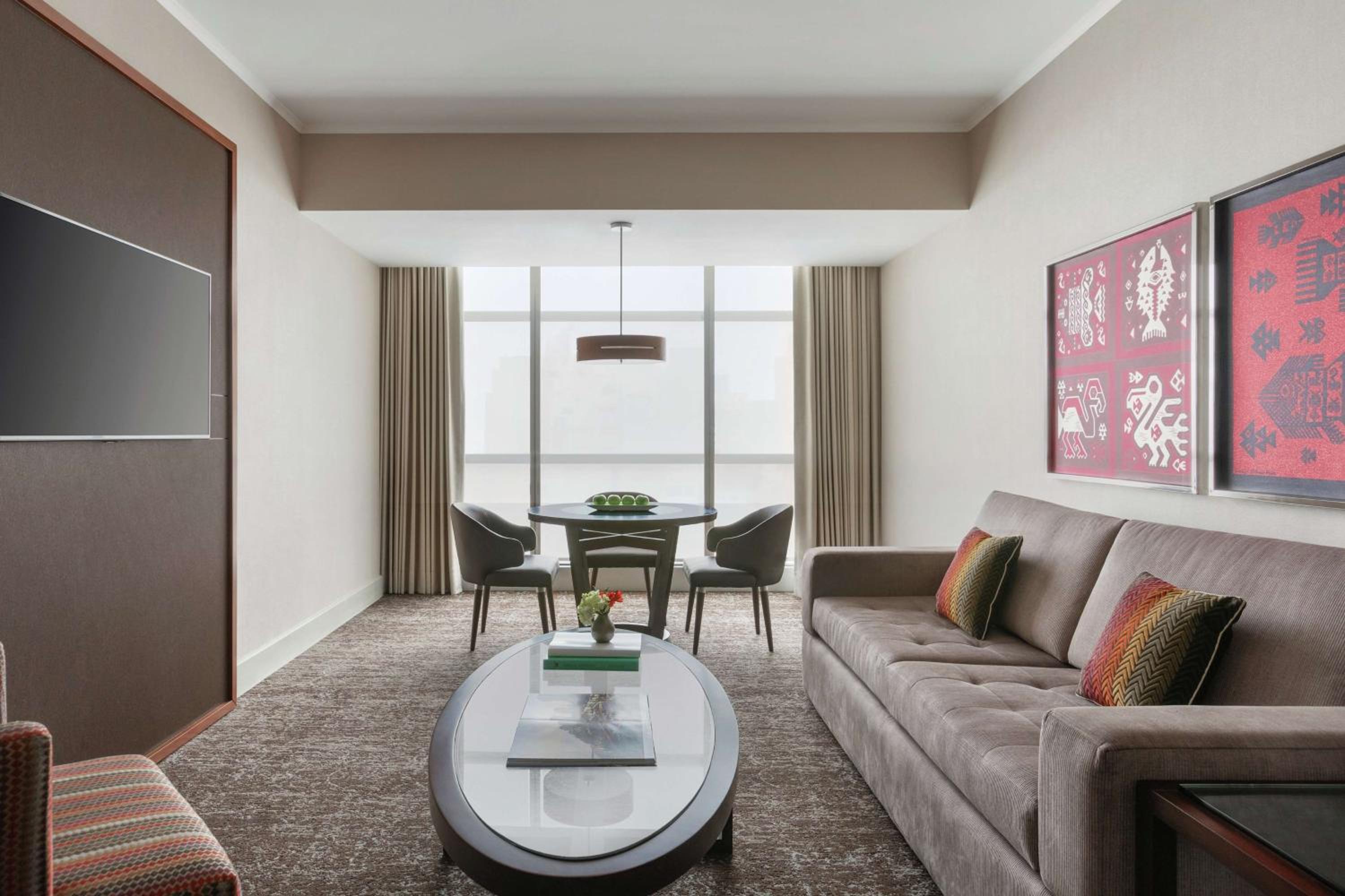 One-Bedroom King Suite - Photo 3