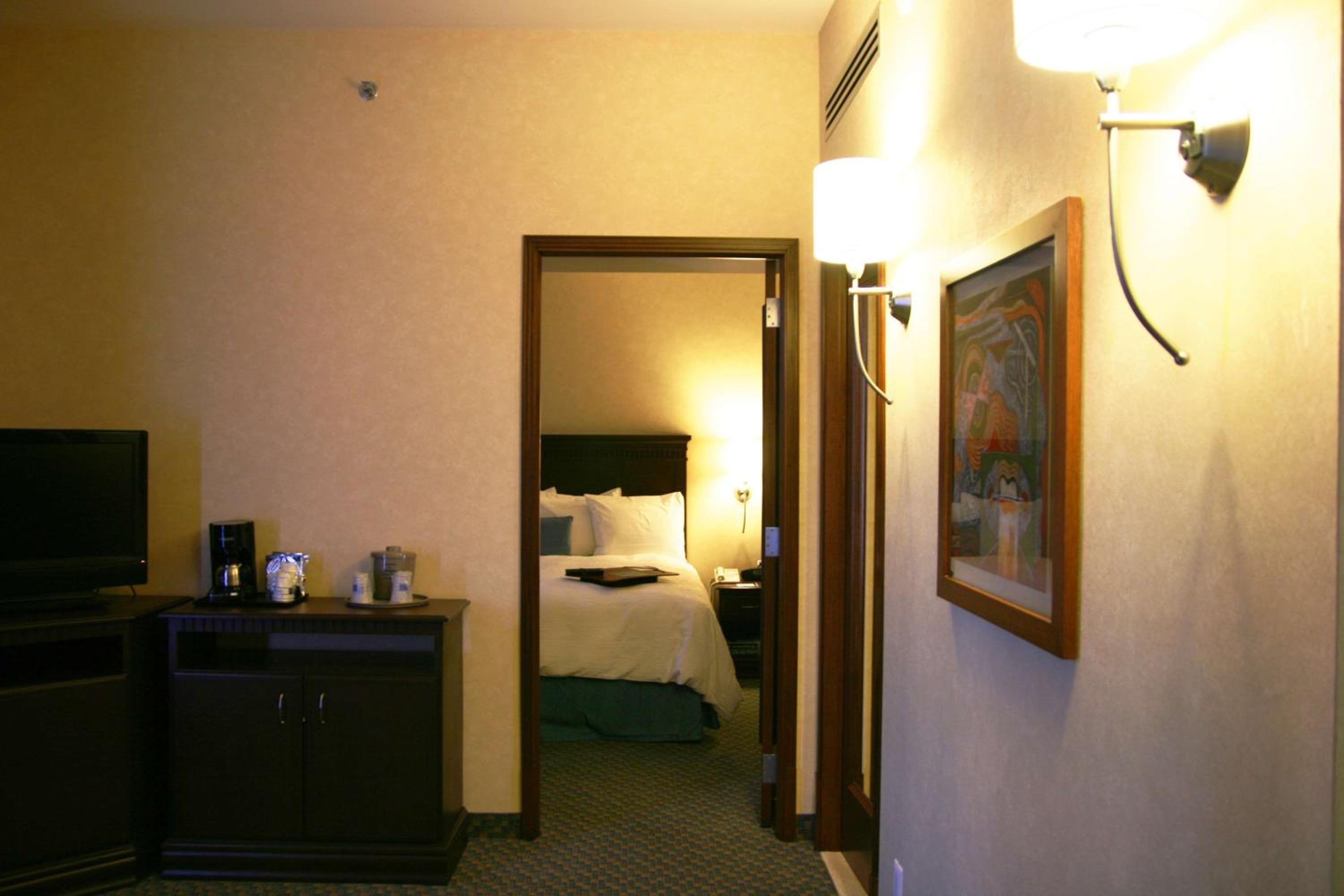 One-Bedroom King Suite with Sofa Bed - Non-Smoking - Photo 3