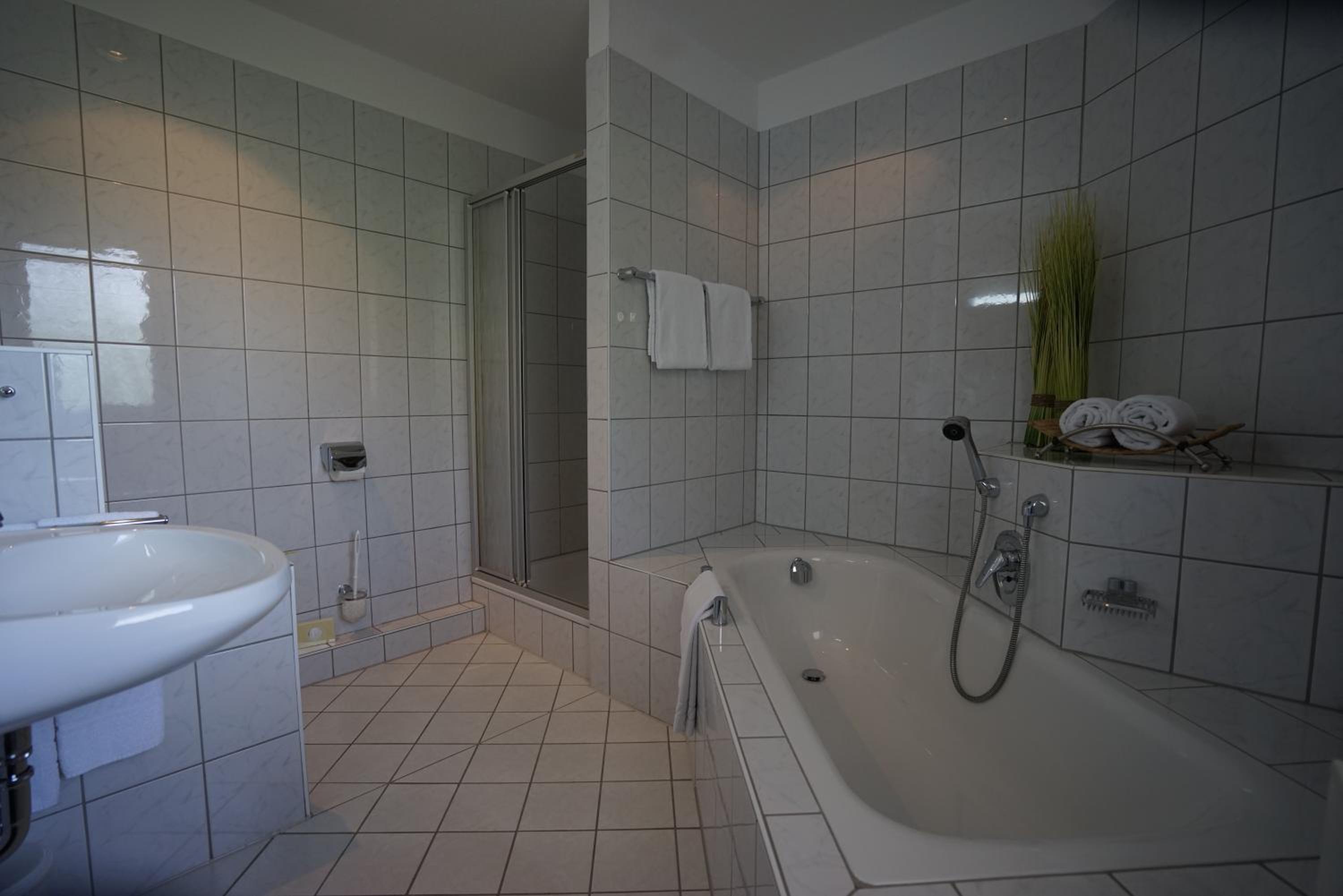 Double Room with Balcony - Photo 3