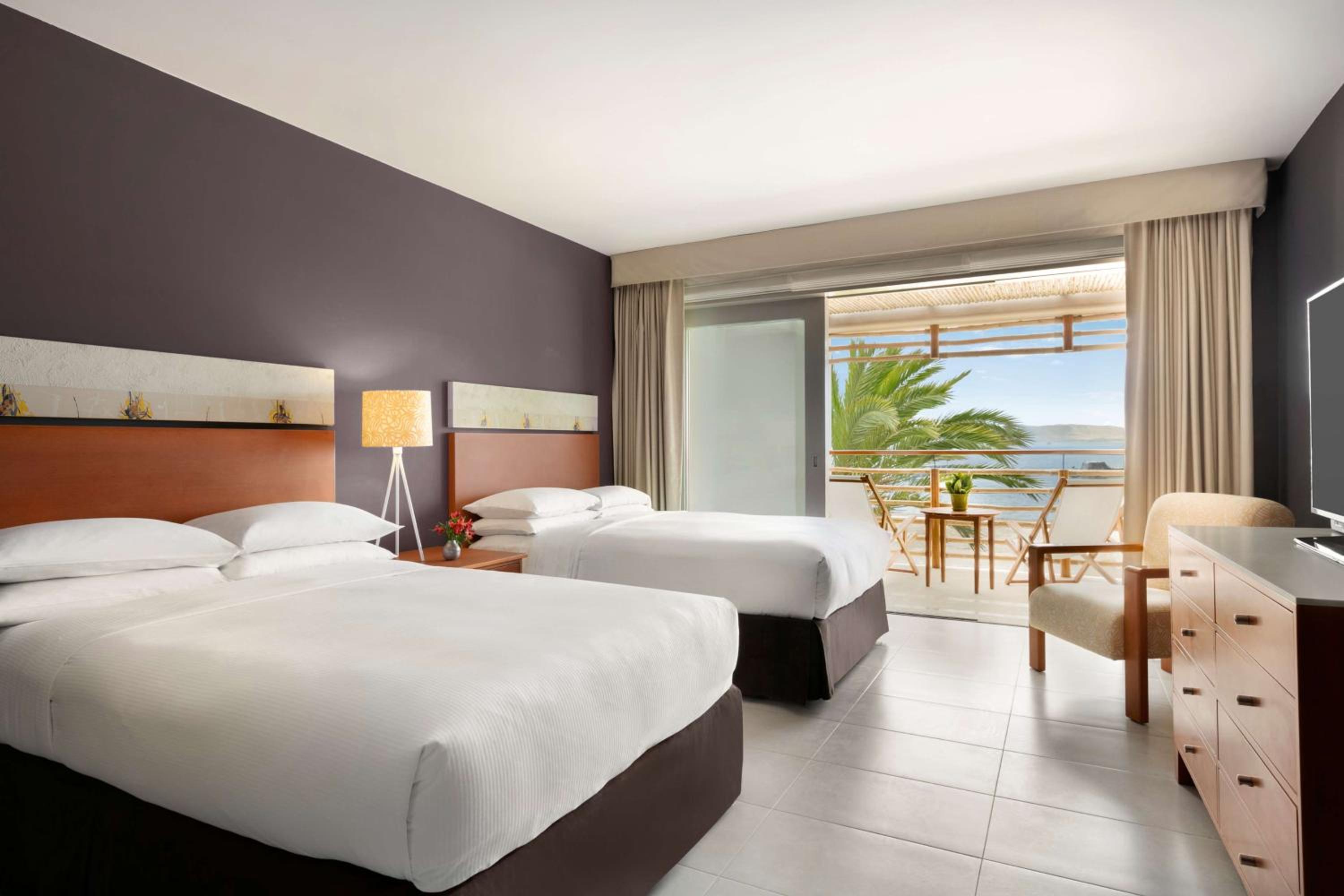 Suite with Two Double Beds and Ocean View - Terrace