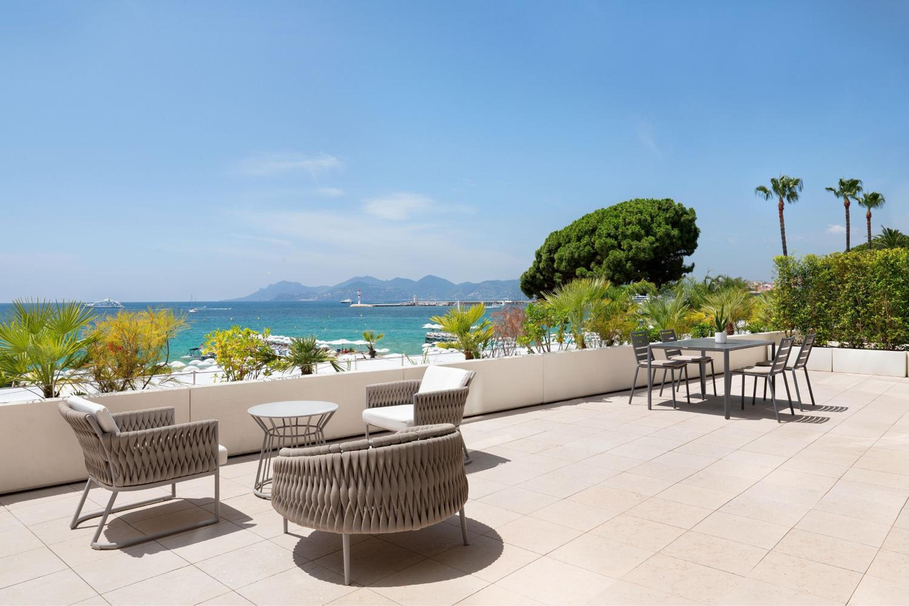 Seafront Vise Presidential Suite with Terrace photo 3
