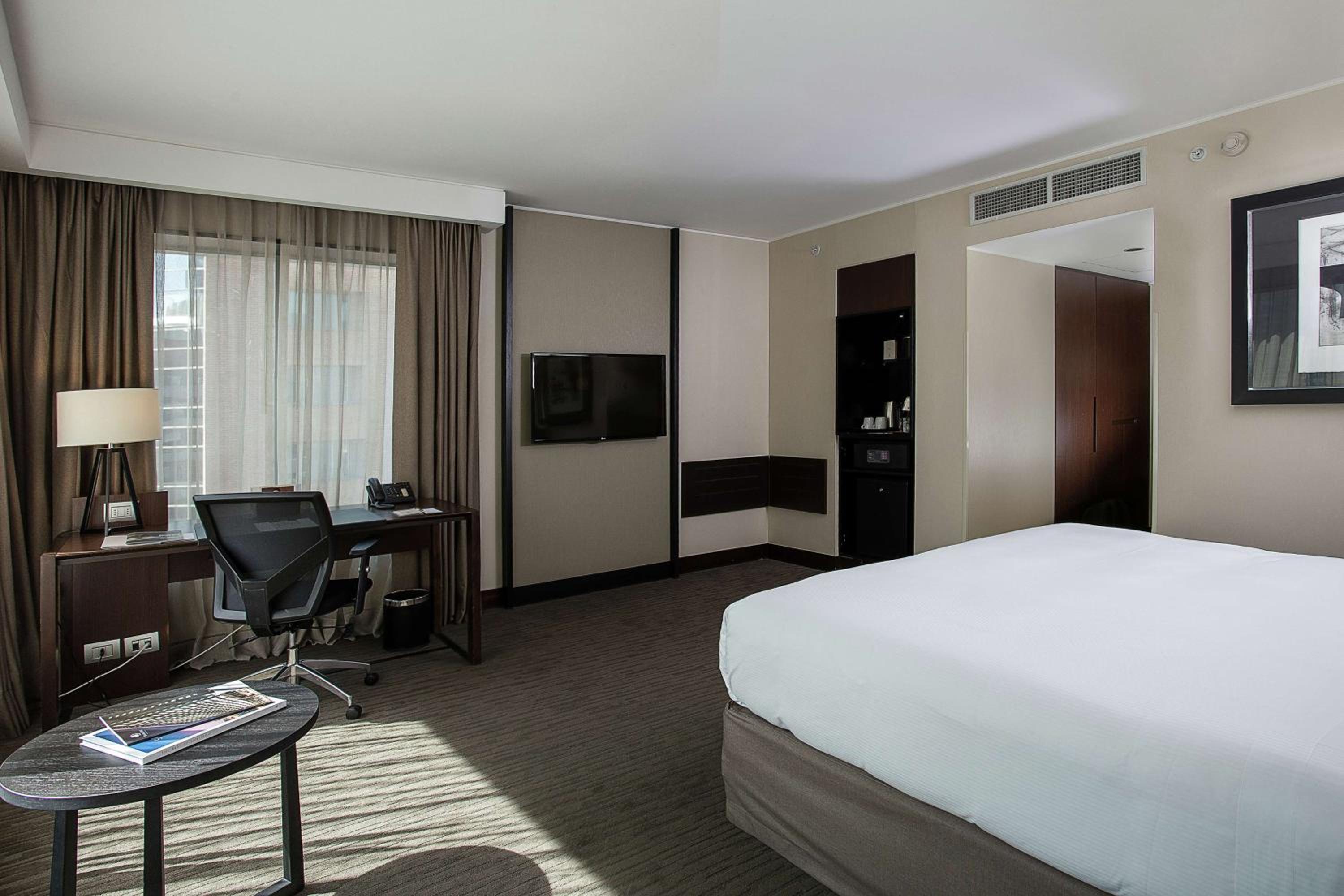 Deluxe King Room photo 2
