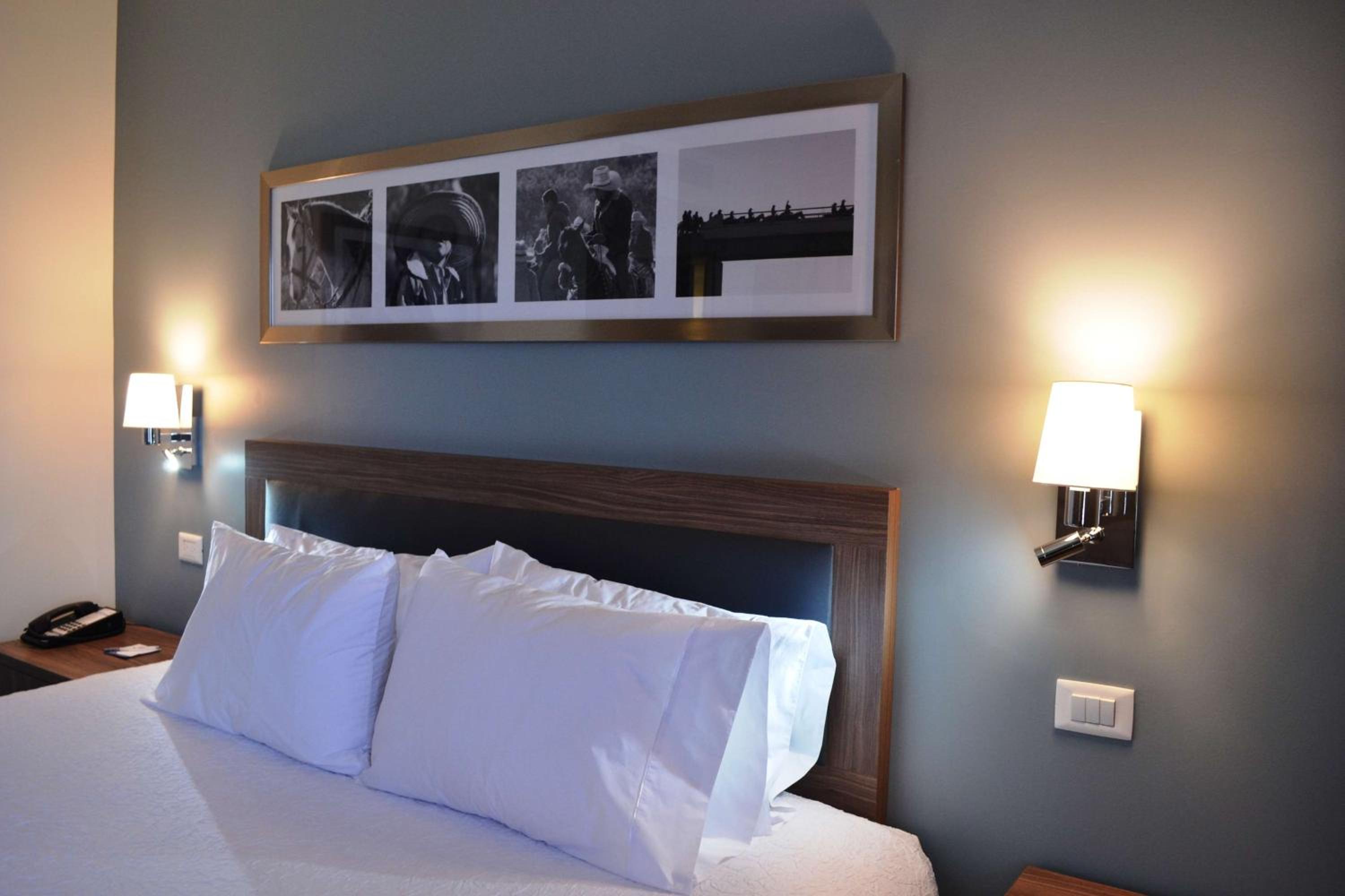 Junior King Suite - Non-Smoking photo 1