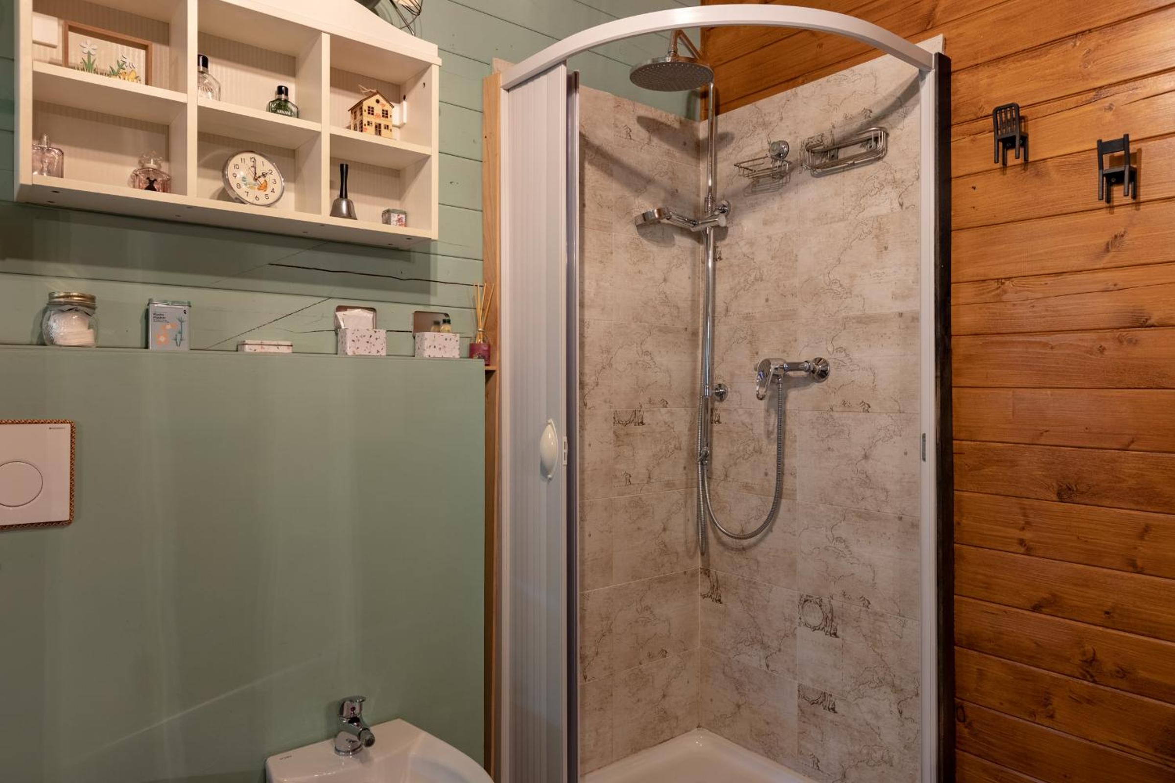 Double Room with Private Bathroom - Photo 7