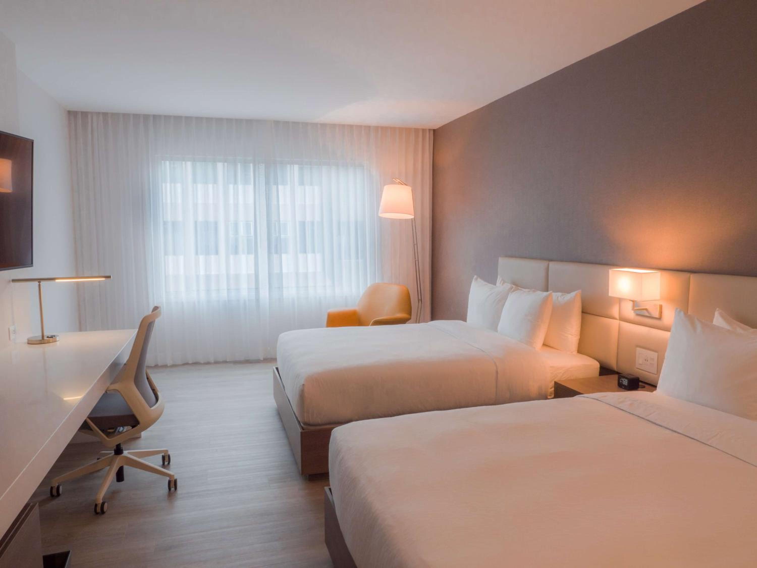 Queen Room with Two Queen Beds - Photo 2