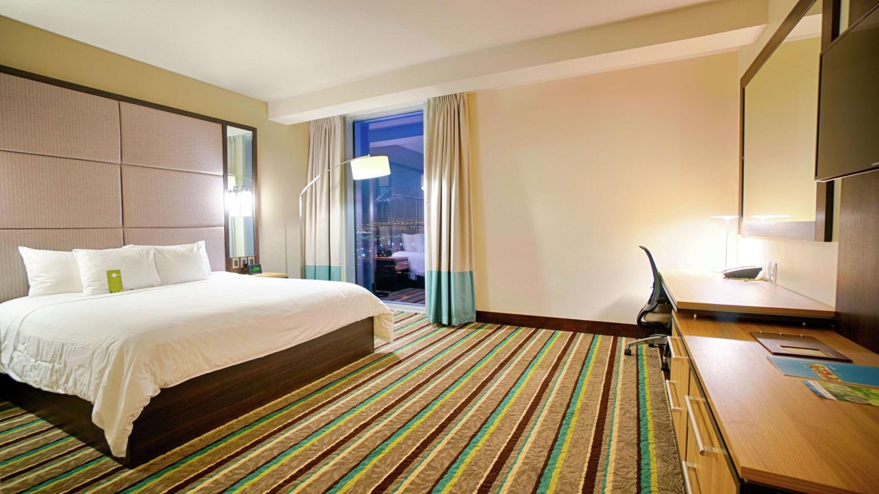 King Room with Roll-In Shower - Mobility Access