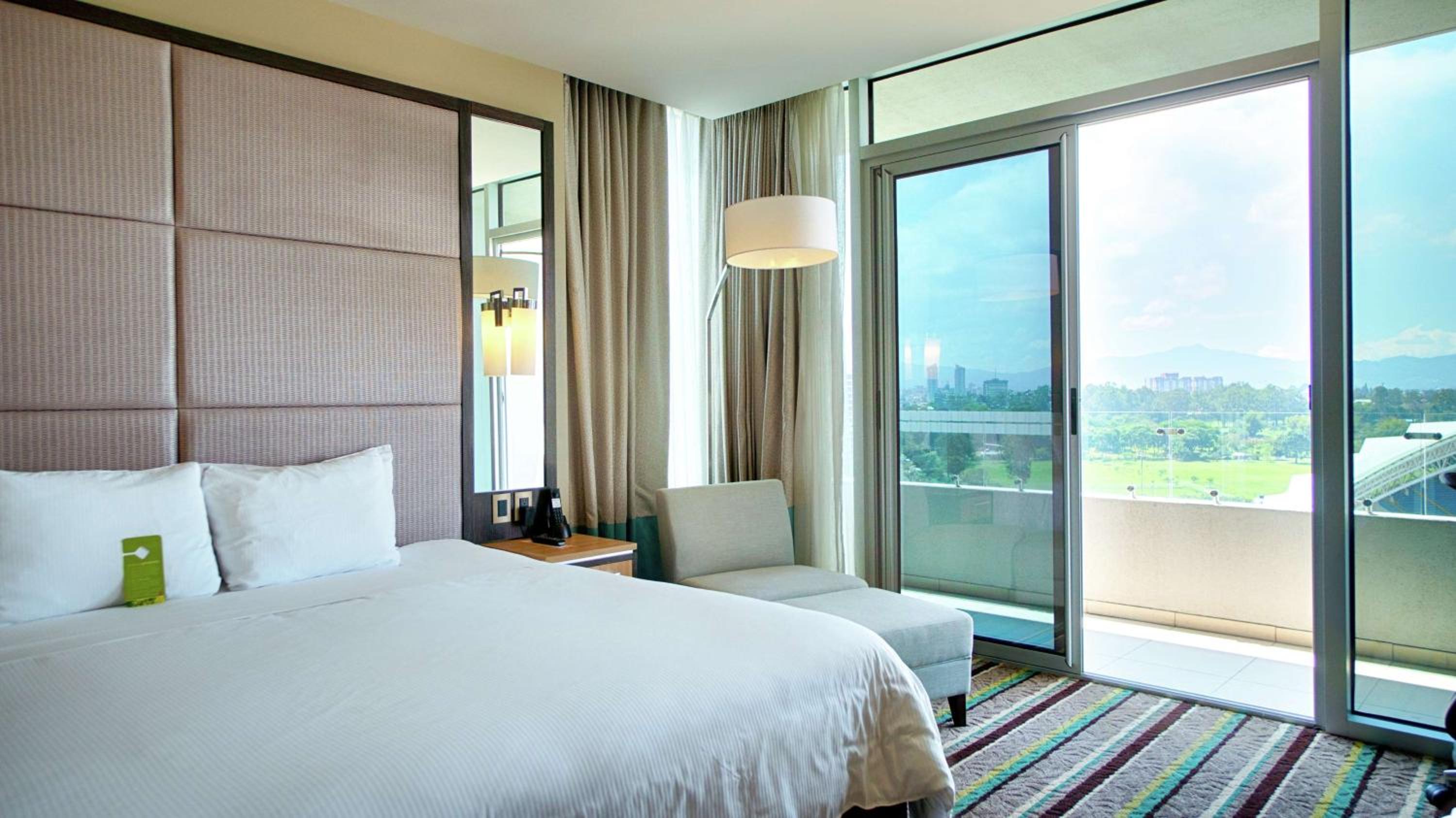King Room with Balcony photo 2
