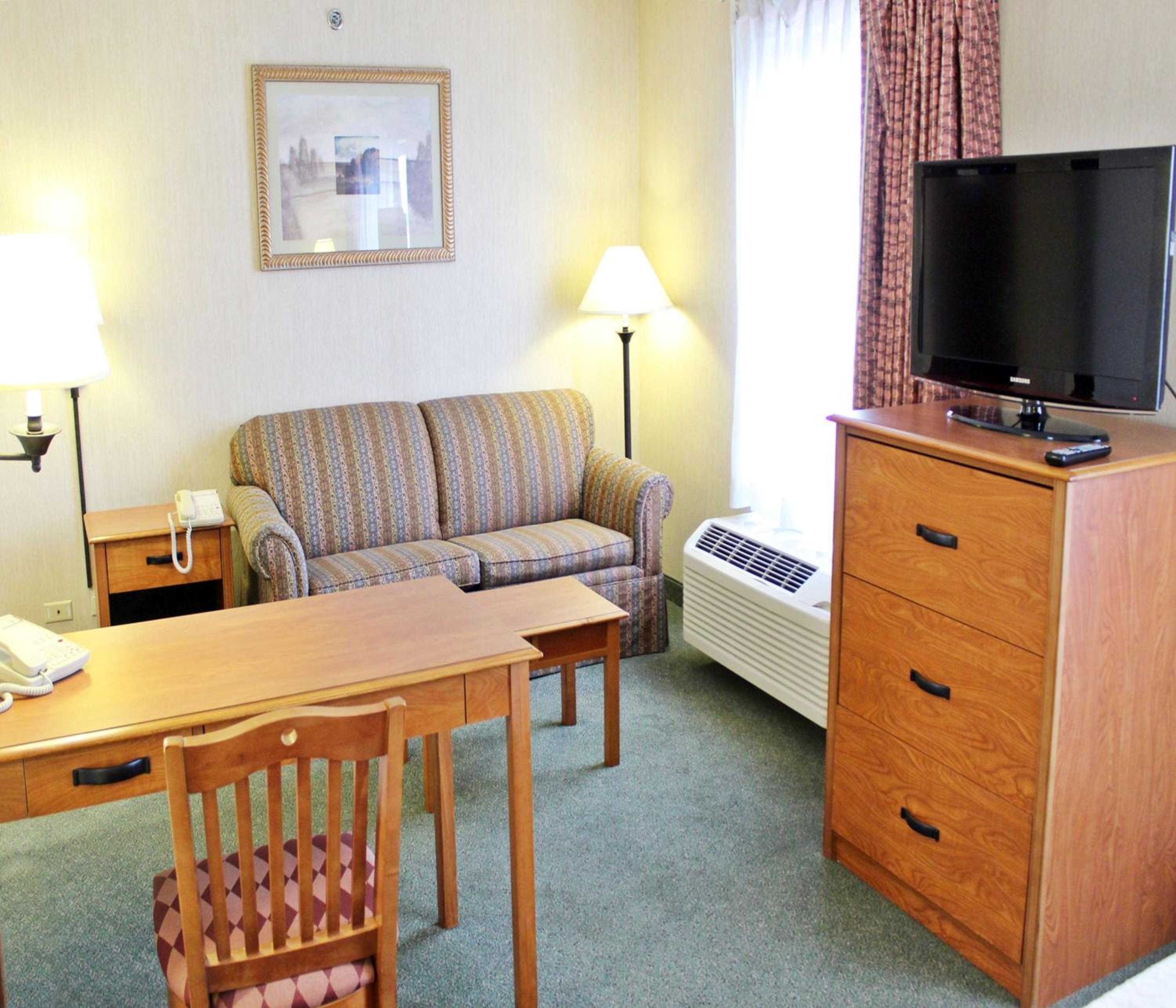 One-Bedroom King Suite - Non-Smoking - Photo 4