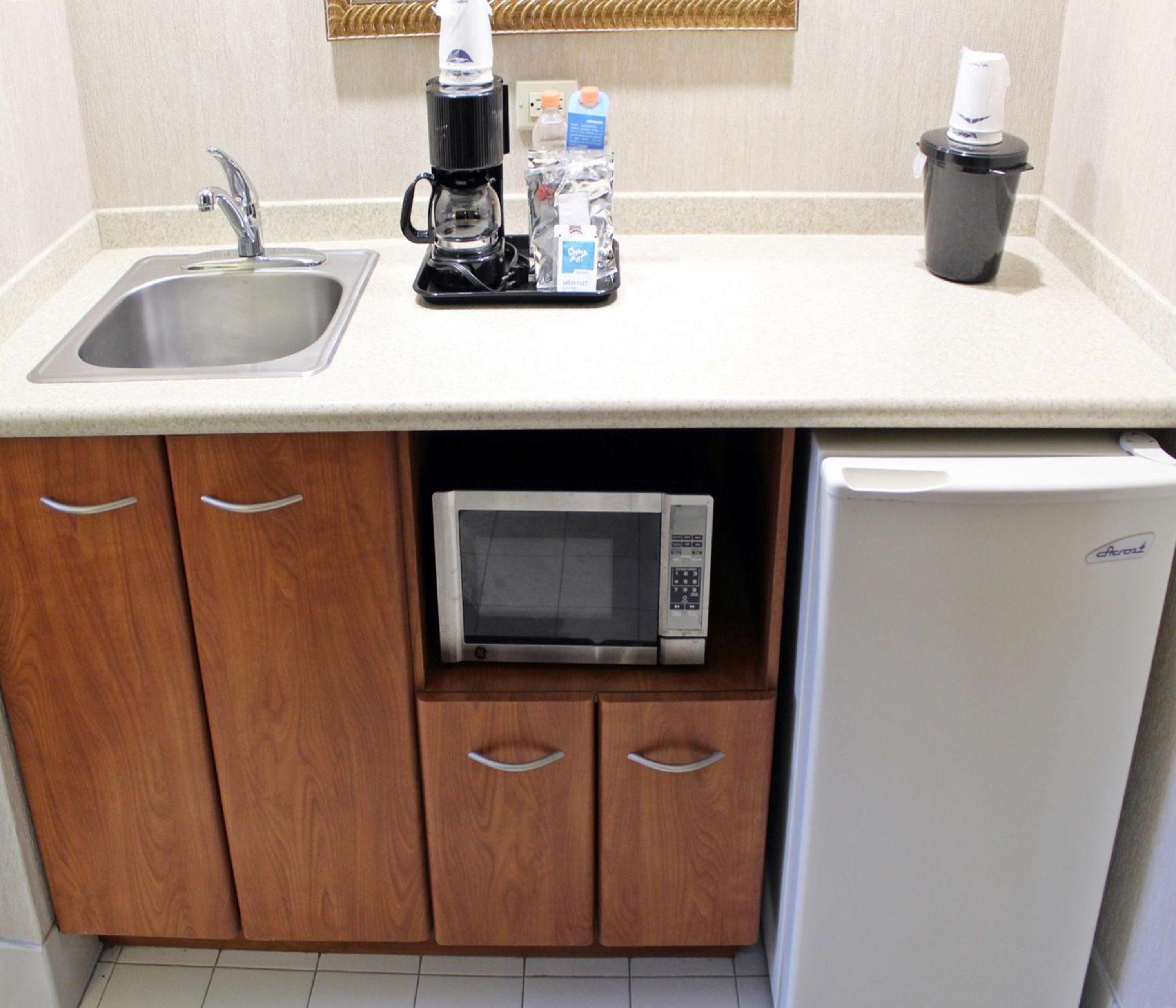One-Bedroom King Suite - Non-Smoking - Photo 3